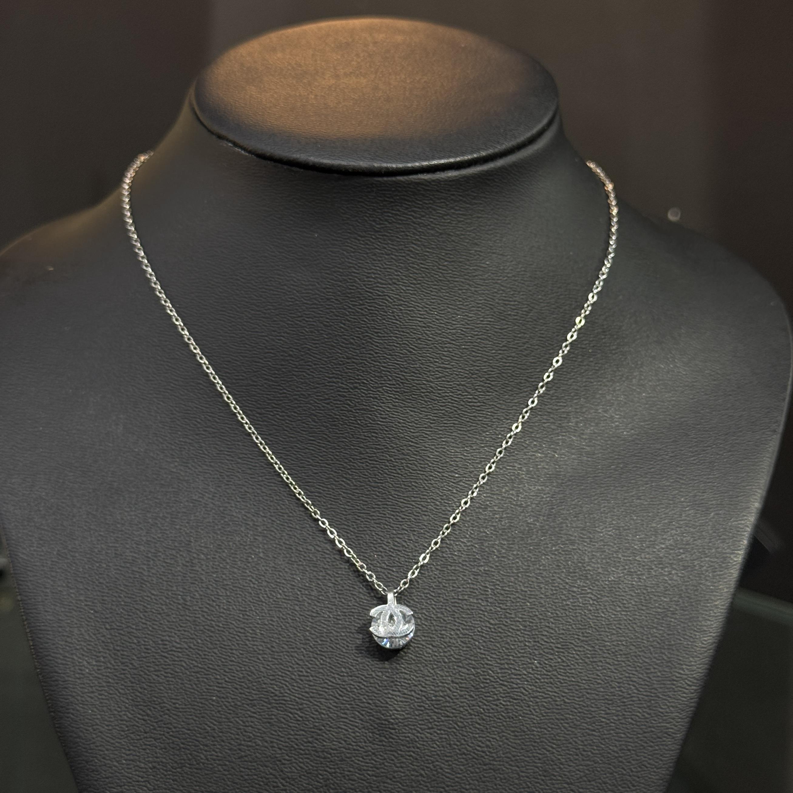 vòng cổ titan bạc kim cương logo chanel nhỏ _thumbnail_2
