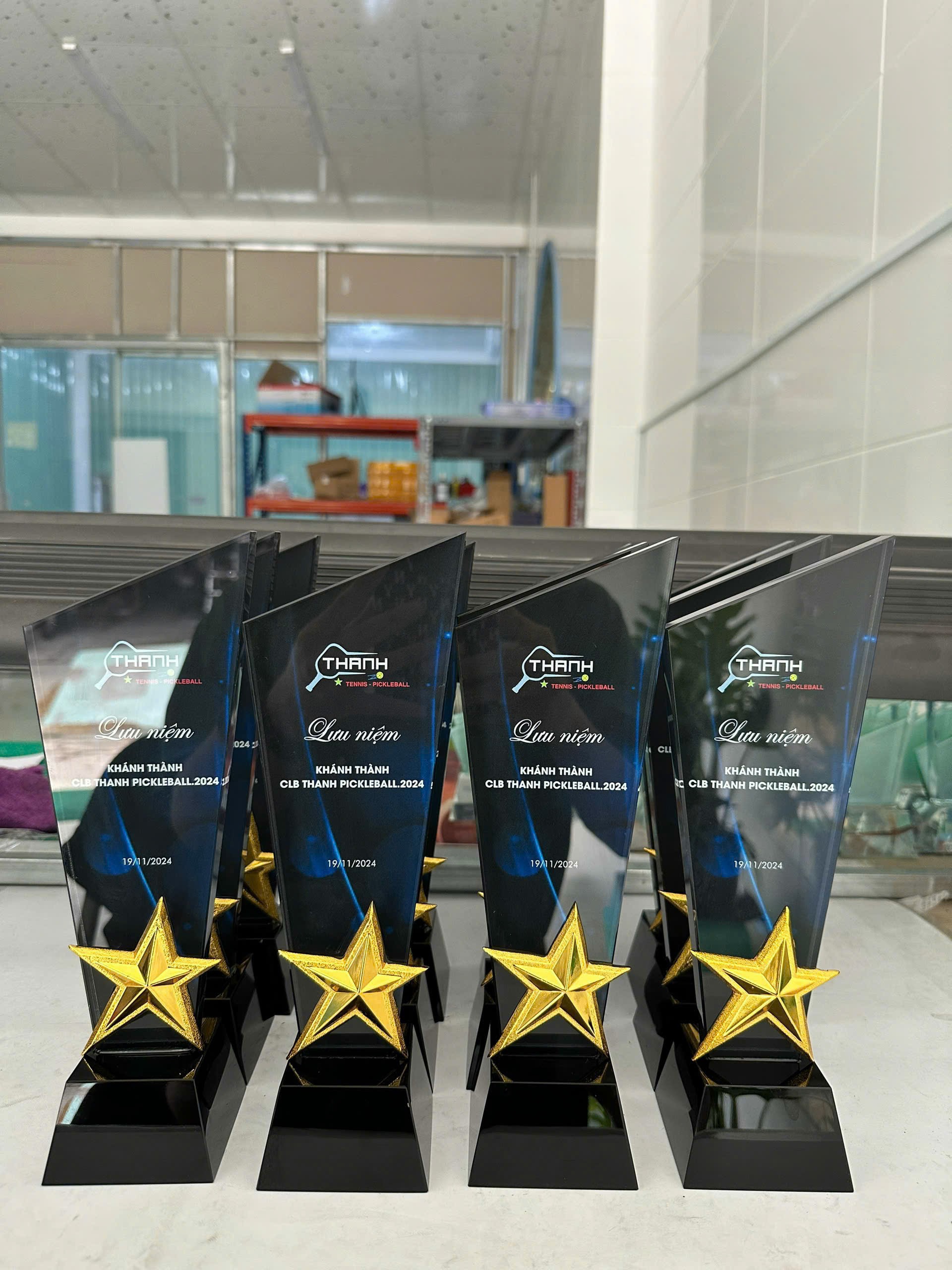 Cúp vinh danh pha lê K7 phối ngôi sao kim loại