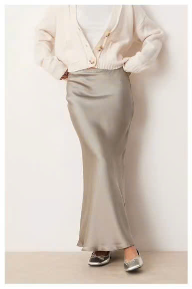 V136- CHÂN VÁY LỤA