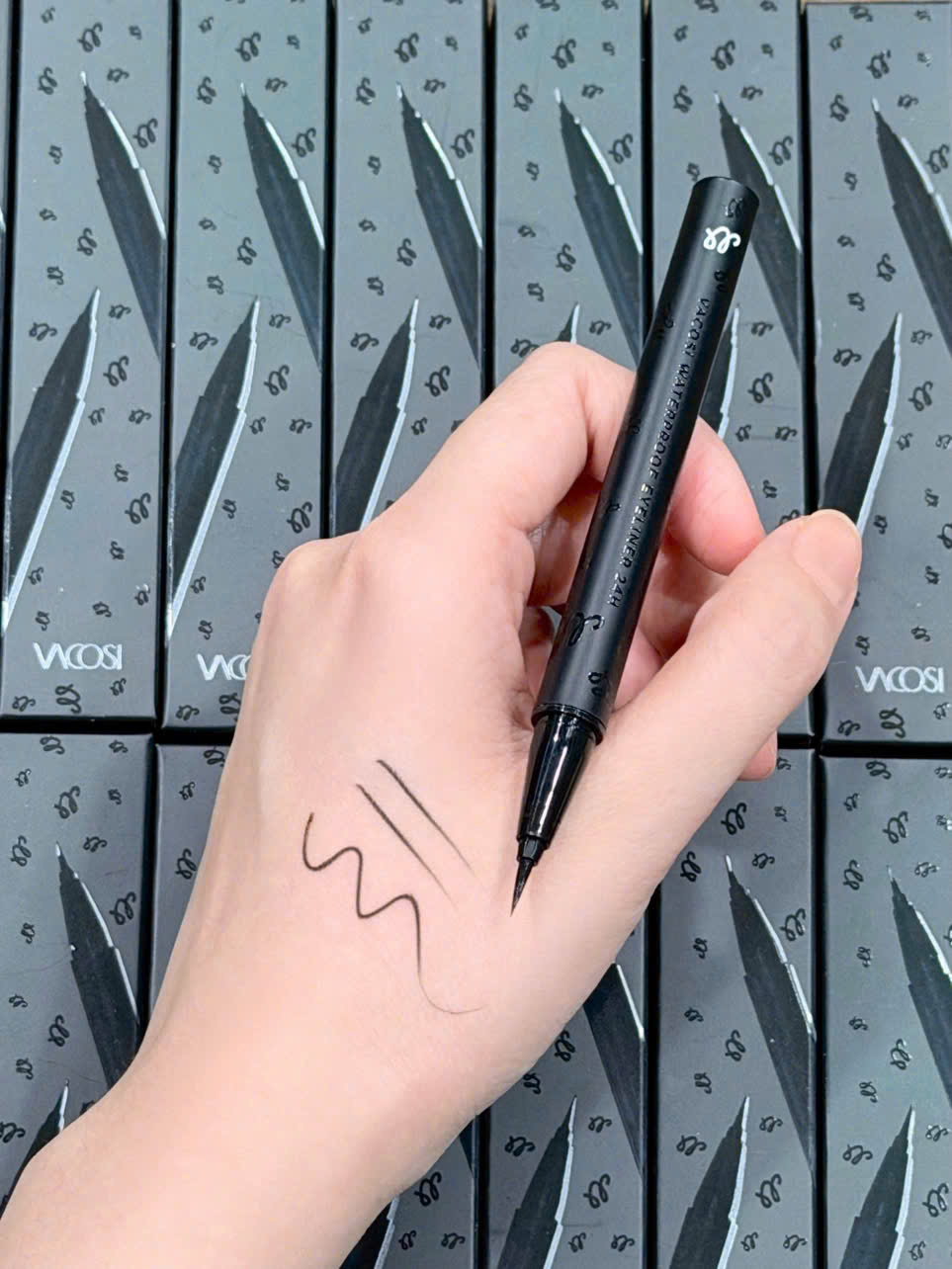 KẺ MẮT NƯỚC 24H VACOSI_thumbnail_4