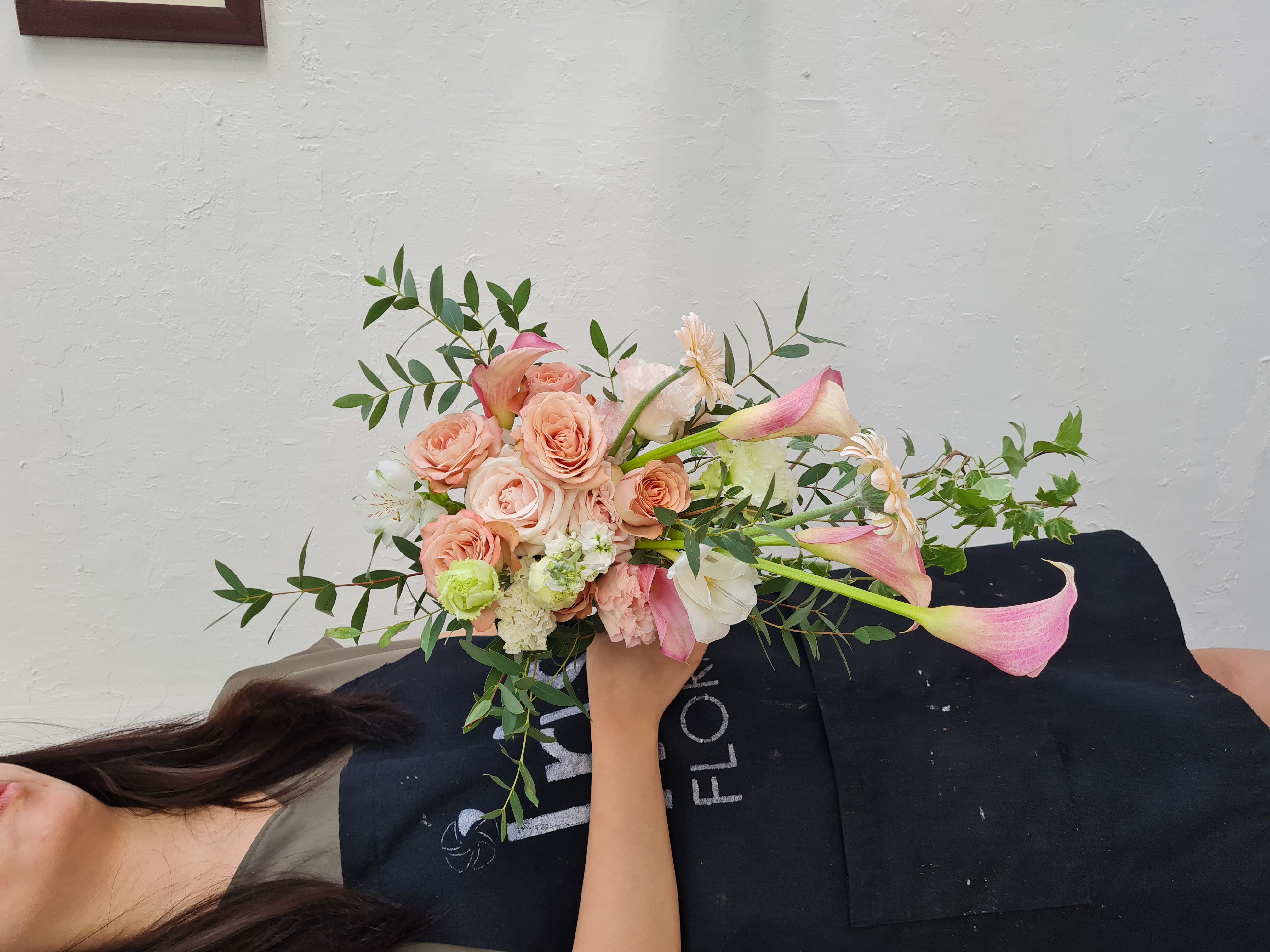 Bó hoa thác đổ - Tone hồng đất