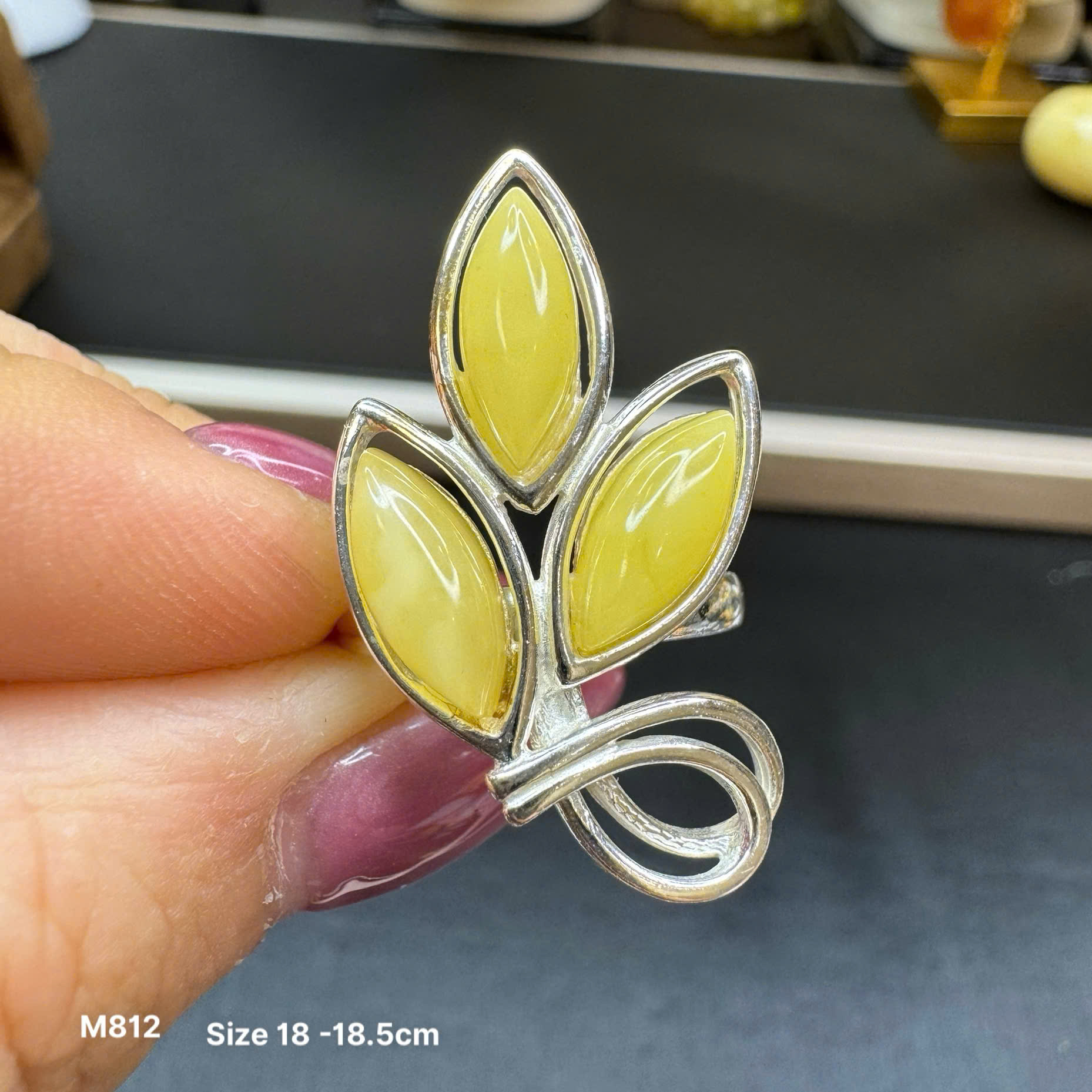 Nhẫn Hoàng Gia - M812