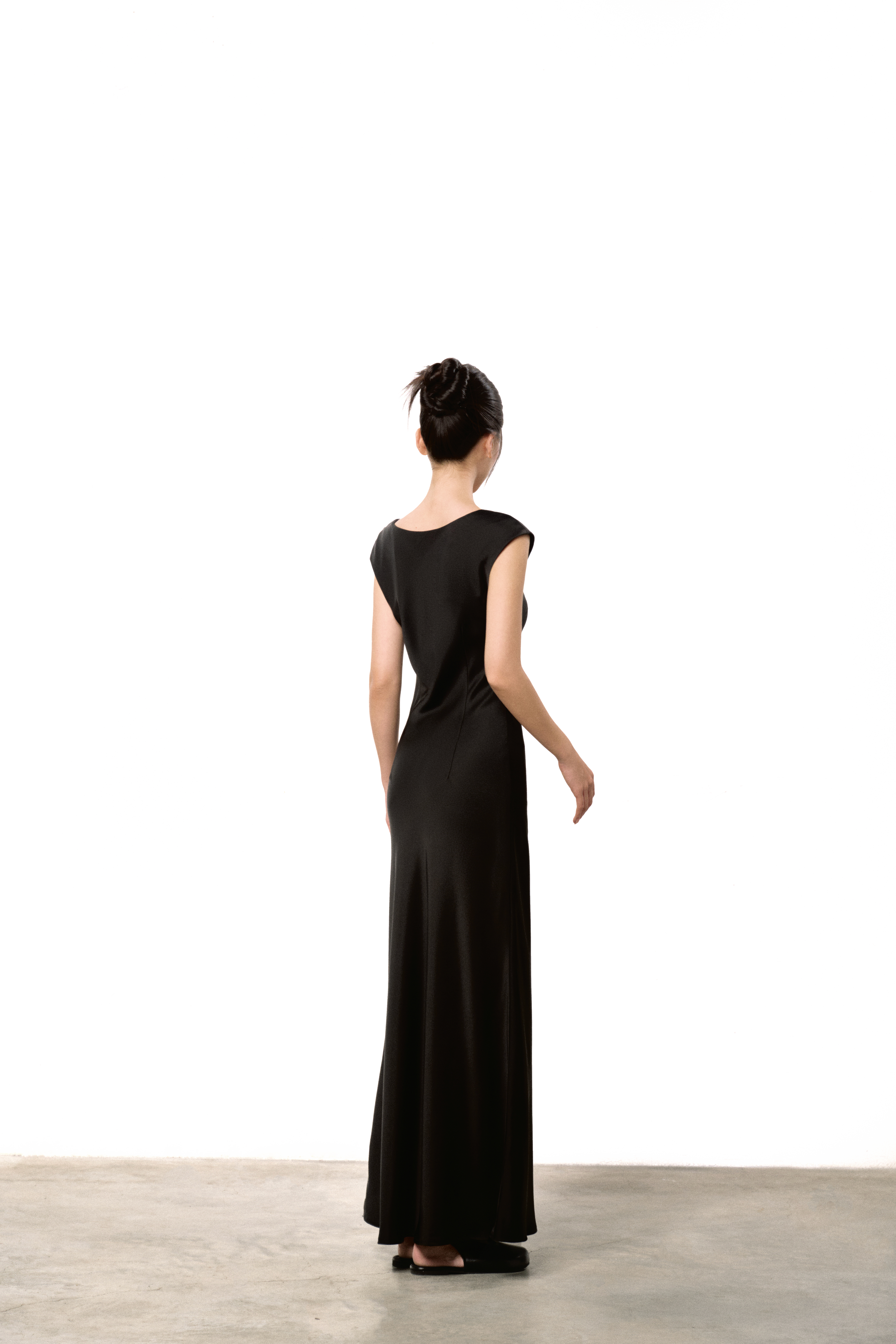 NOIR ESSENCE DRESS_thumbnail_3
