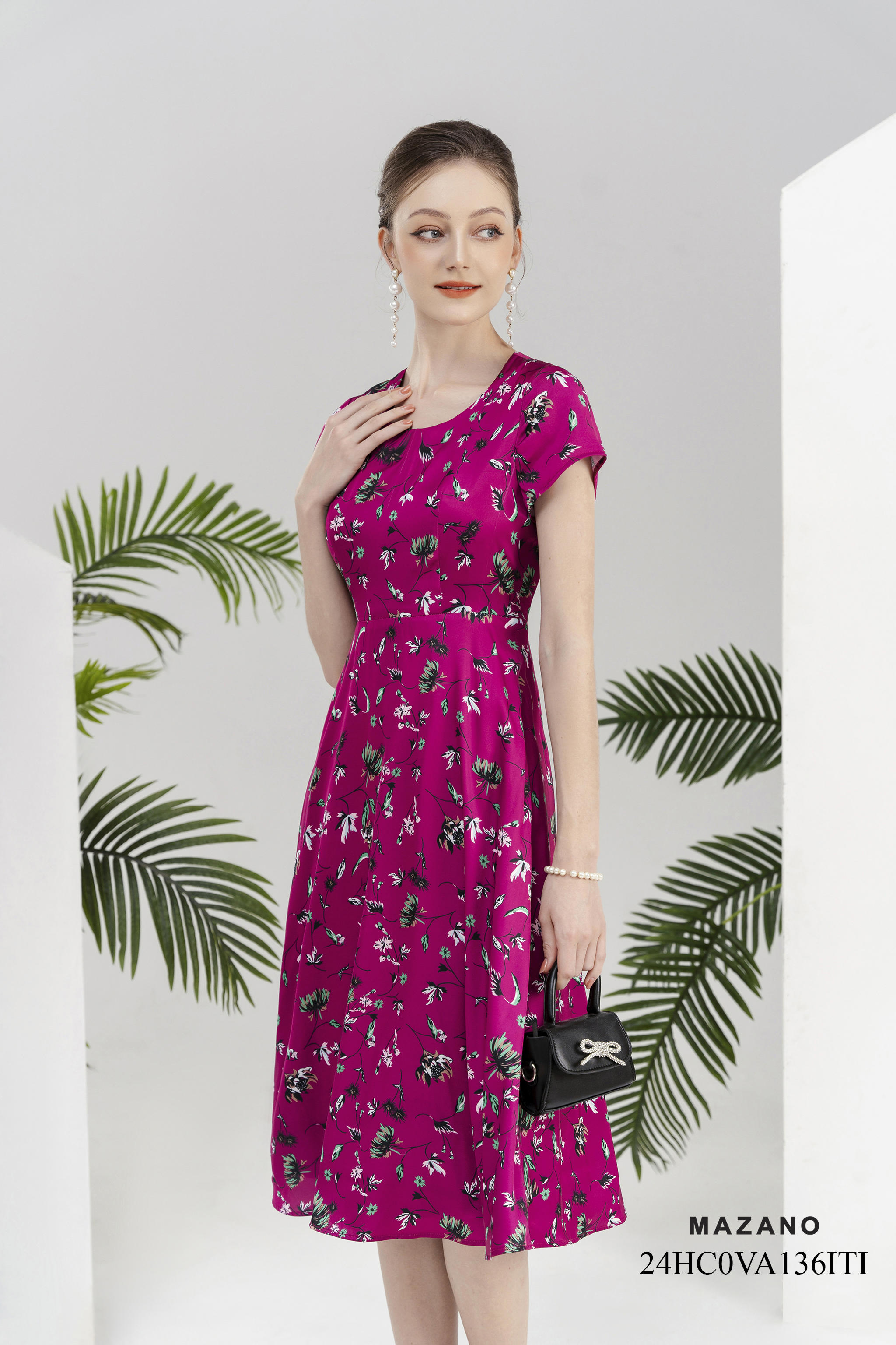 Váy Đầm Ôm Vải lụa mỏng Hoạ tiết hoa cách điệu Cổ tròn Tay ngắn Dài đến bắp chân_thumbnail_1