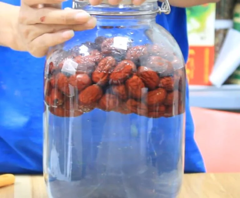 Táo đỏ ngâm rượu: Cách ngâm và cách dùng