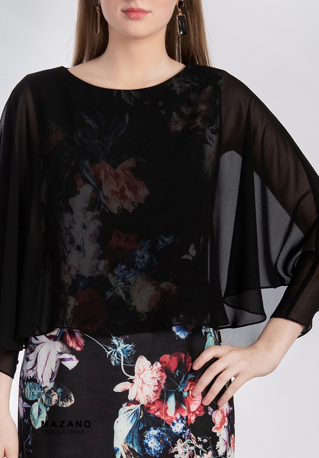 Váy đen phủ họa tiết tay cách điệu_thumbnail_4