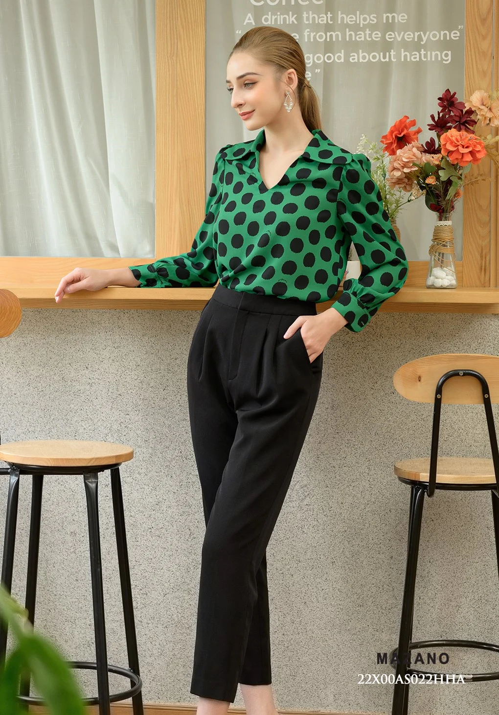 Áo sơ mi xanh chấm bi đen lá cổ bẻ_thumbnail_1