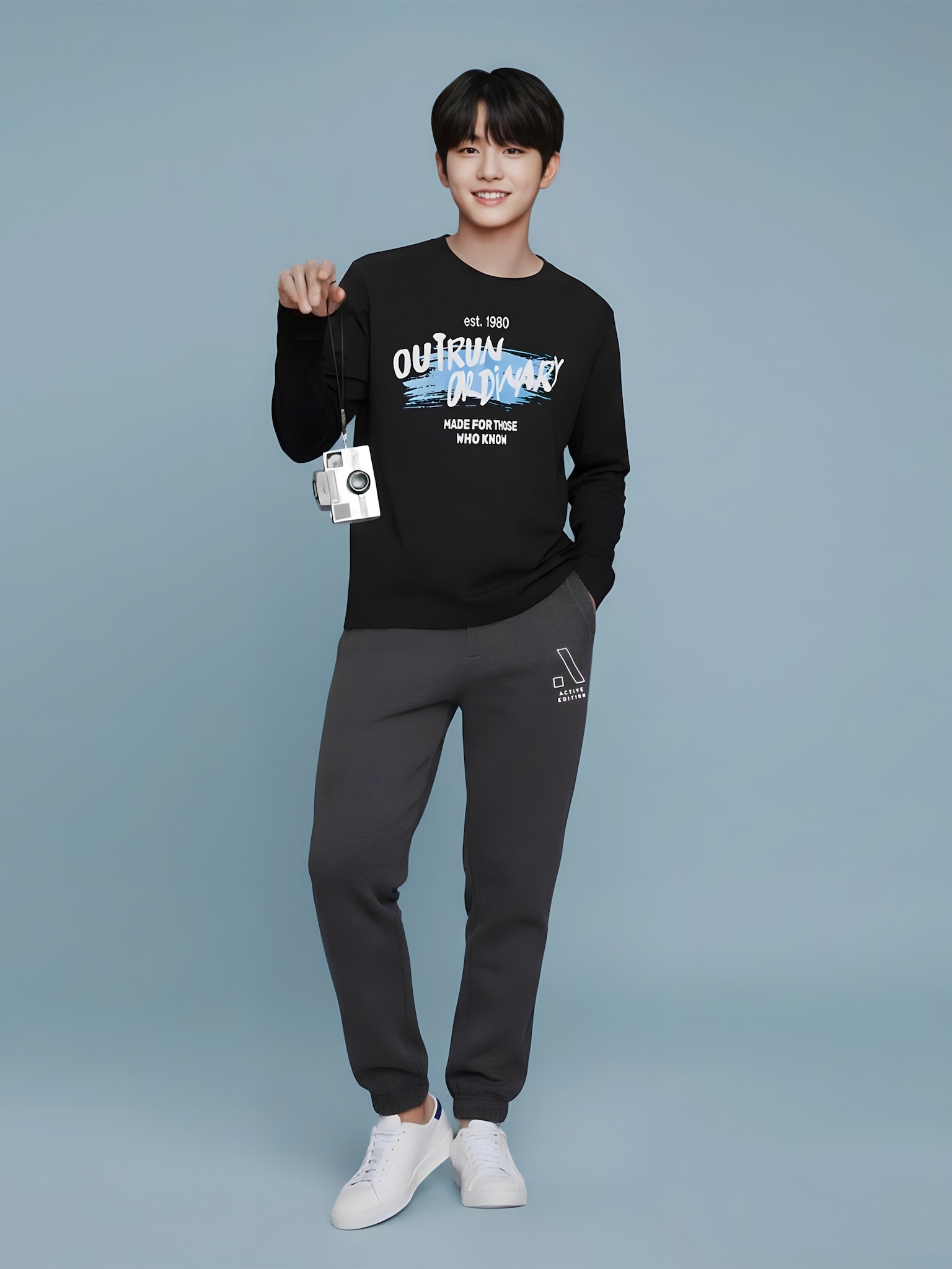 Áo phông màu đen in chữ