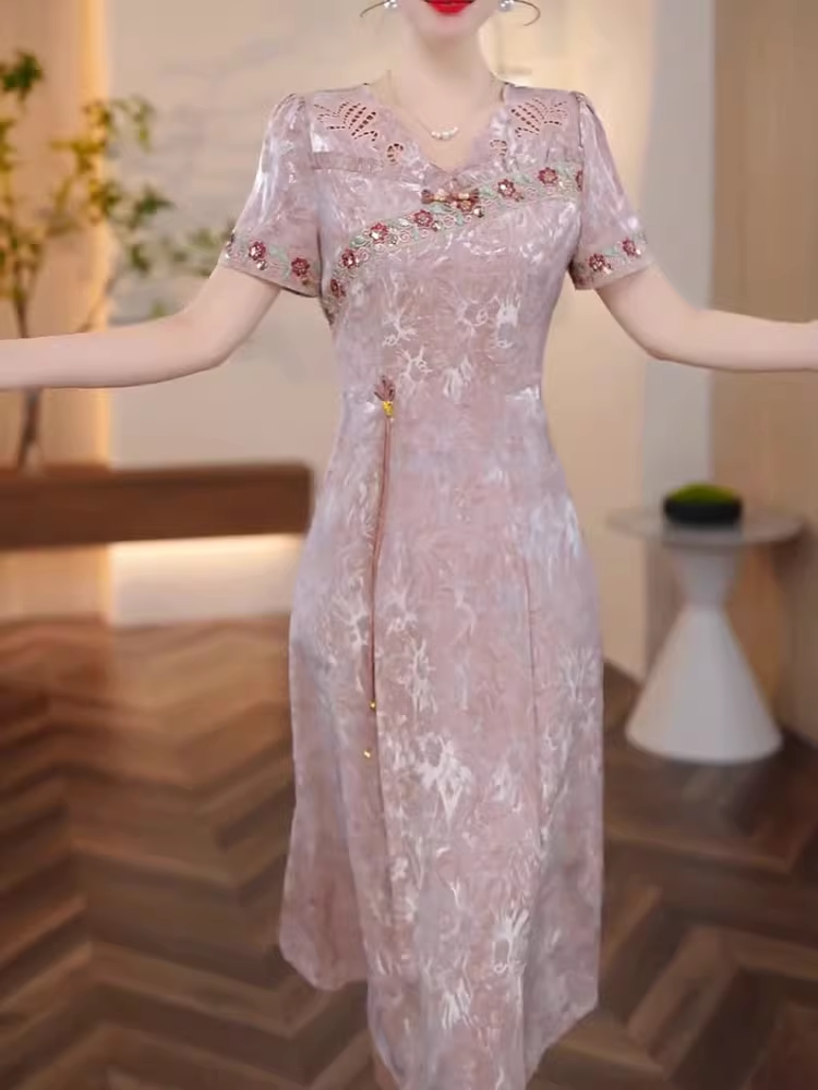 17969-Đầm lụa suông A cổ tàu kết nút viền ren cách điệu ( lụa)