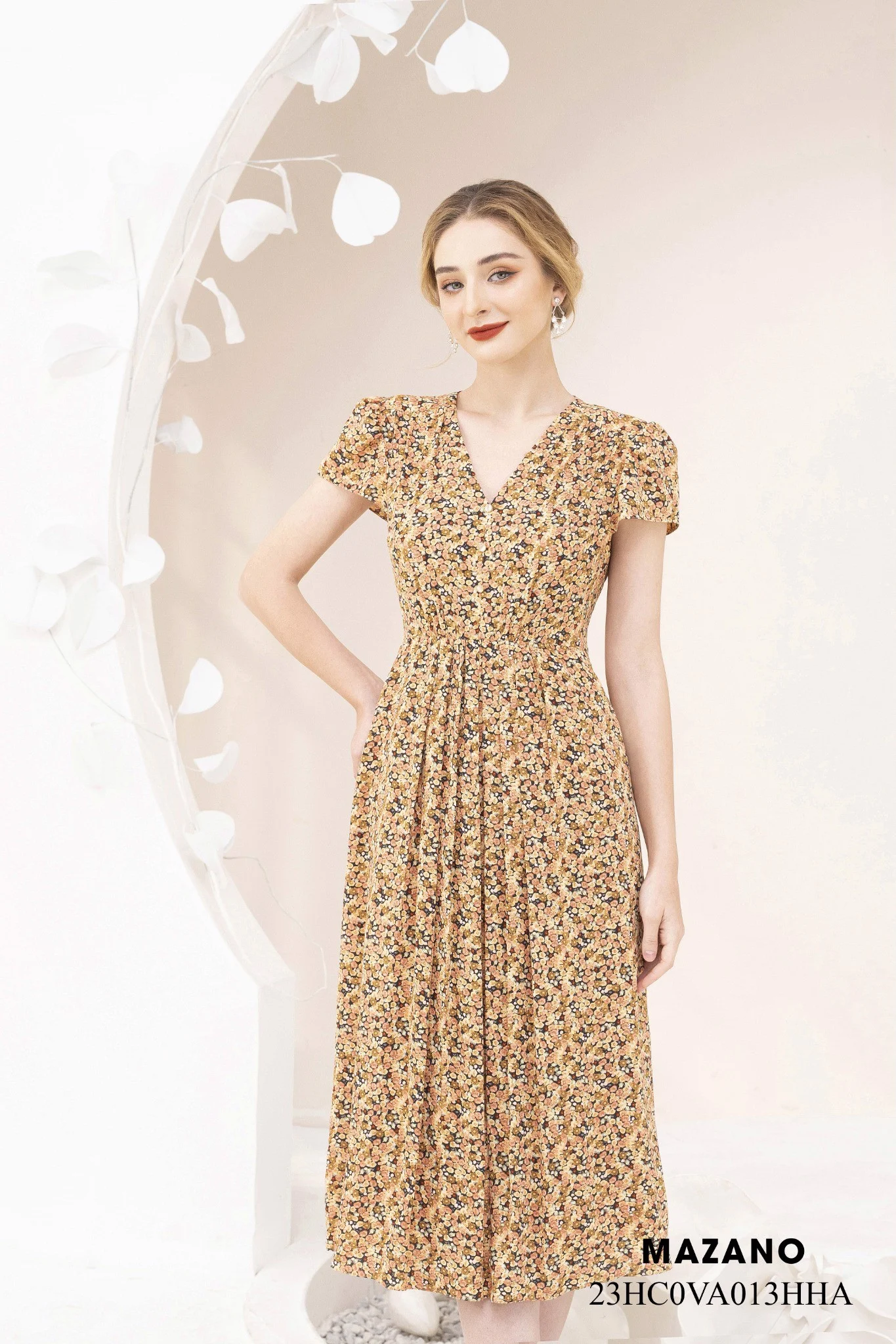 Đầm họa tiết eo cao xếp ly giữa chân váy