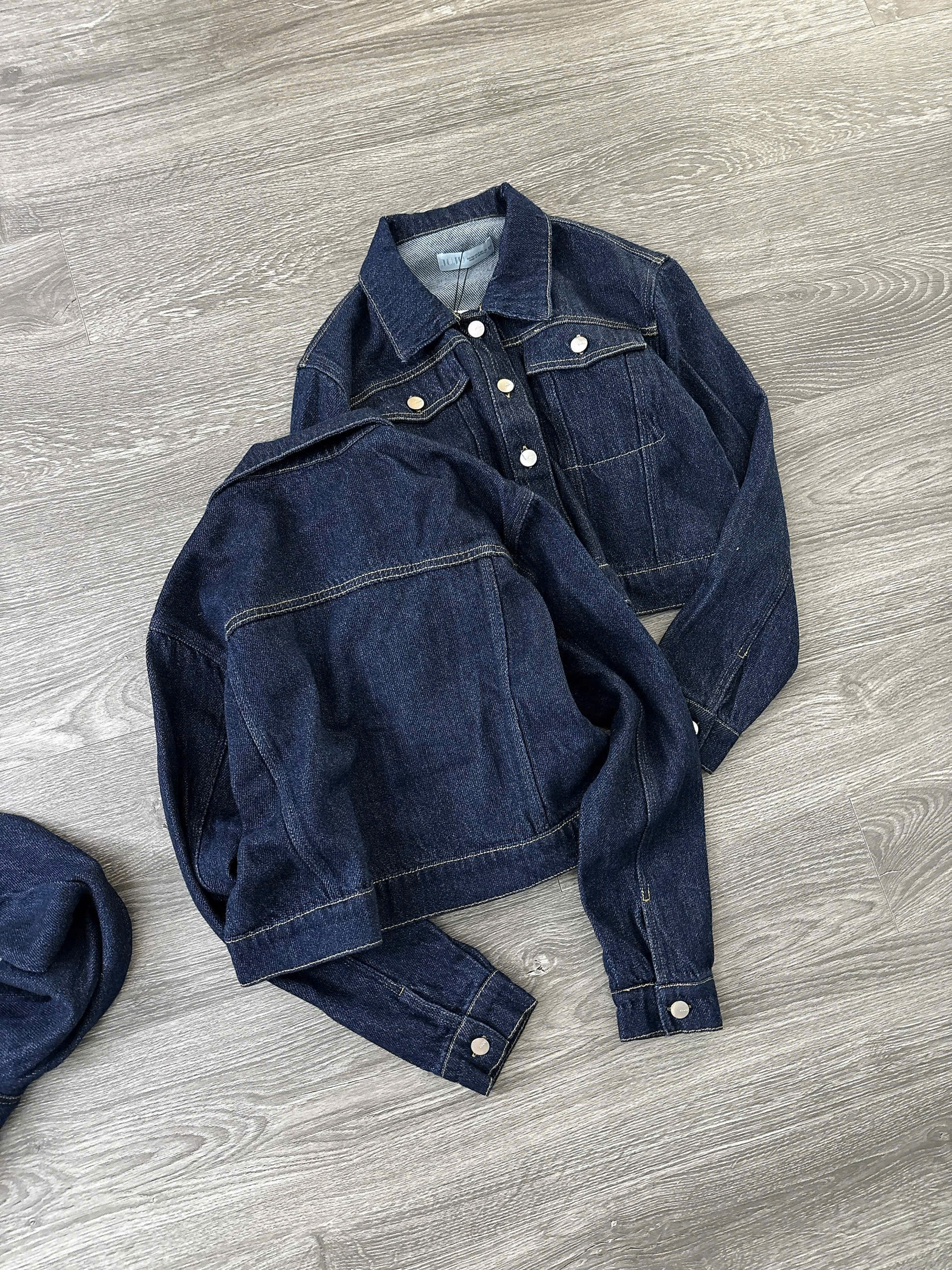 Áo khoác jean đậm 2 túi cúc_thumbnail_13