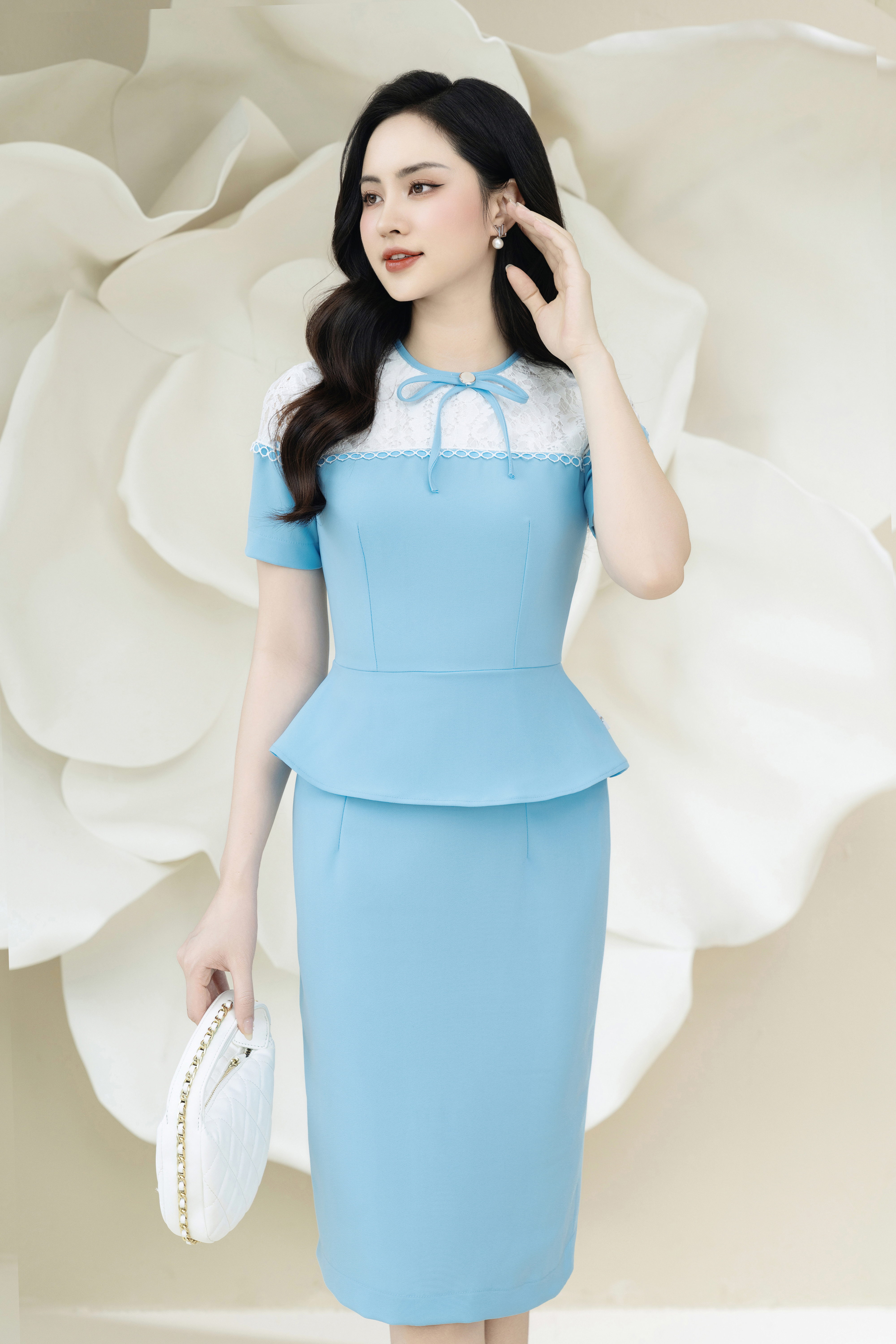 Đầm ôm peplum xanh phối ren ngực trắng_thumbnail_0
