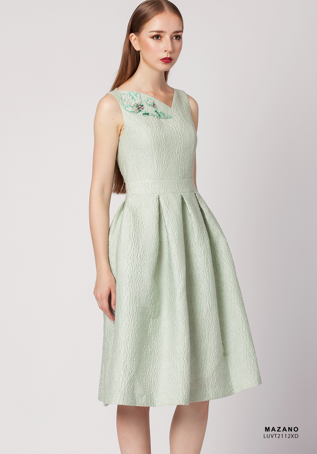 Đầm xanh xòe đính đá cổ cách điệu_thumbnail_3