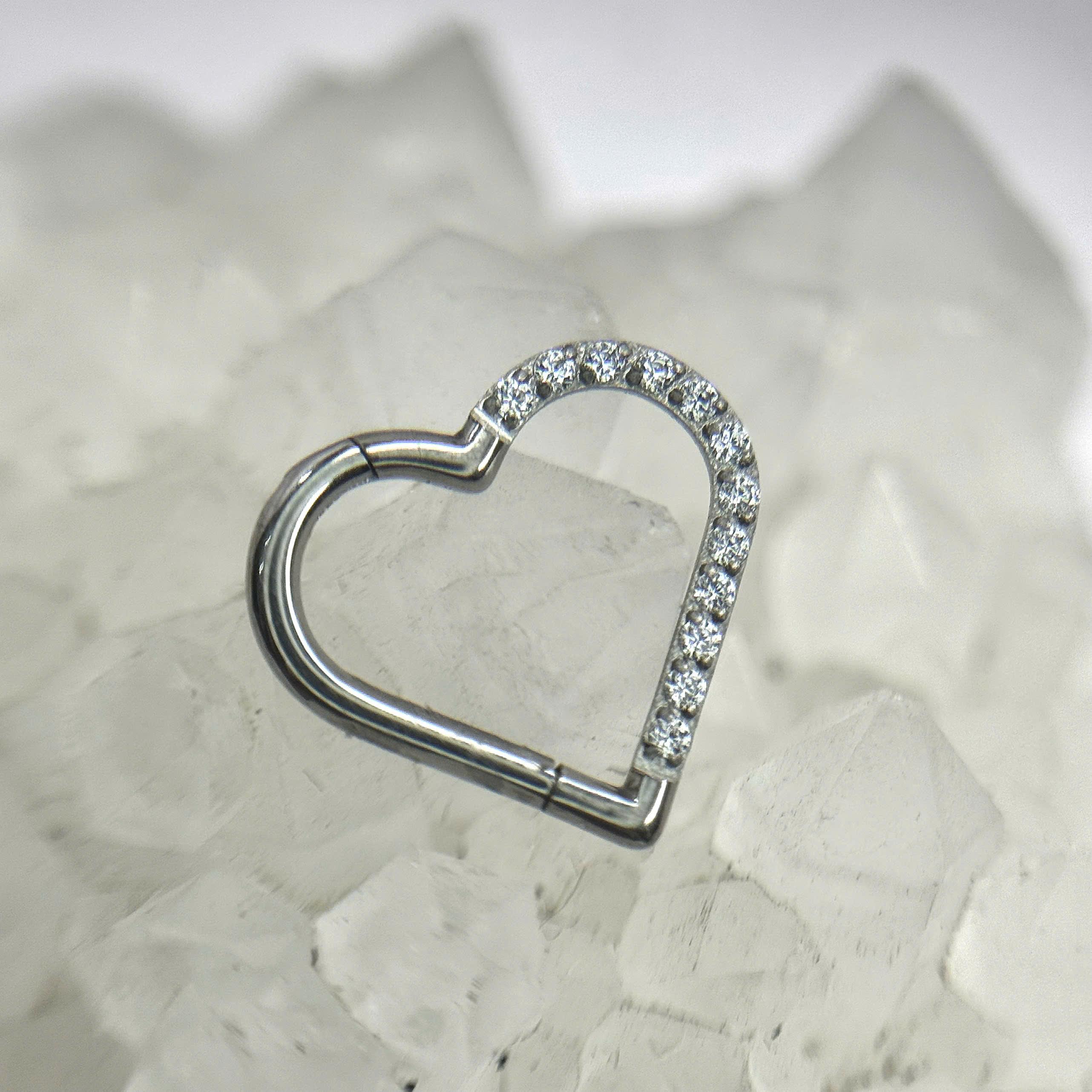 Daith Titan tim (tai trái)._thumbnail_2