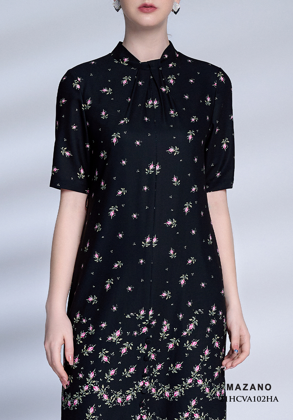 Đầm suông nền đen họa tiết in nụ hồng tay lỡ_thumbnail_4