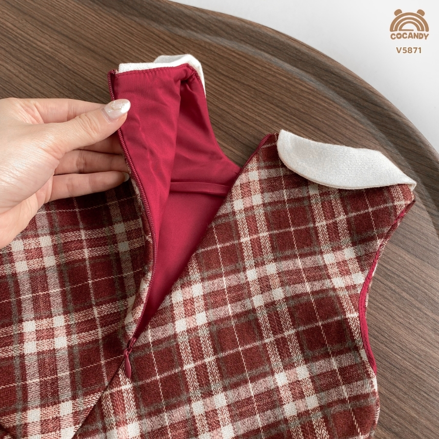 Váy cộc caro nhung ĐỎ NÂU sát nách thêu hoa_thumbnail_2