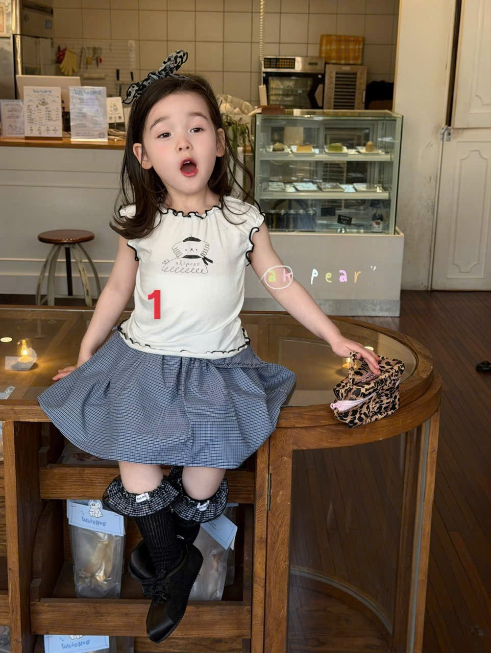 AK01 - Áo thun sát nách bo chun hoạ tiết mèo đen hãng AK_thumbnail_1