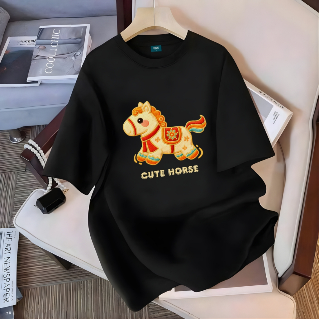 Áo thun Tết 2026 in hình ngựa Cute Horse dáng oversize rộng local brand WETEE - WU1126_thumbnail_3