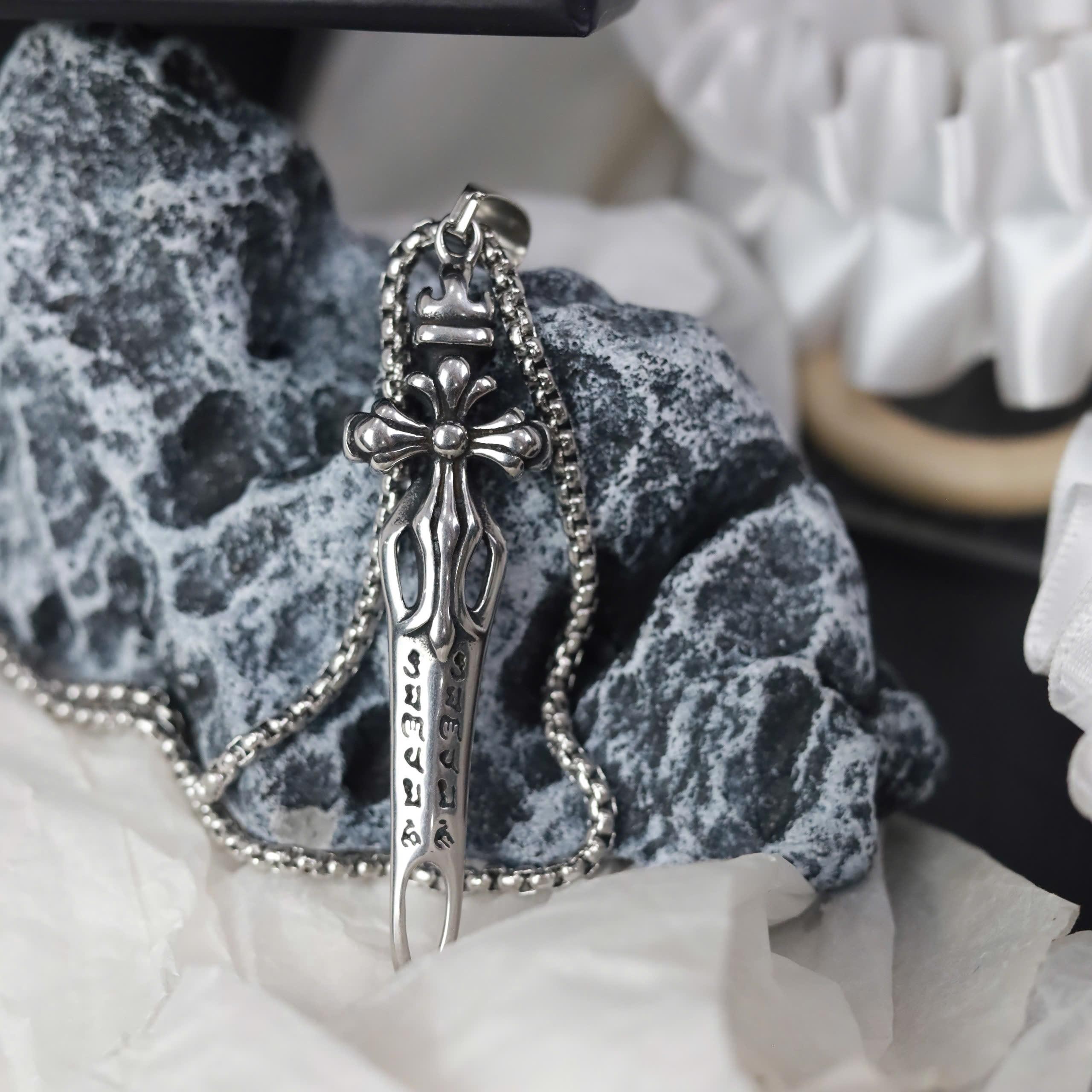 Vòng cổ titan chrome heart thánh giá_thumbnail_3