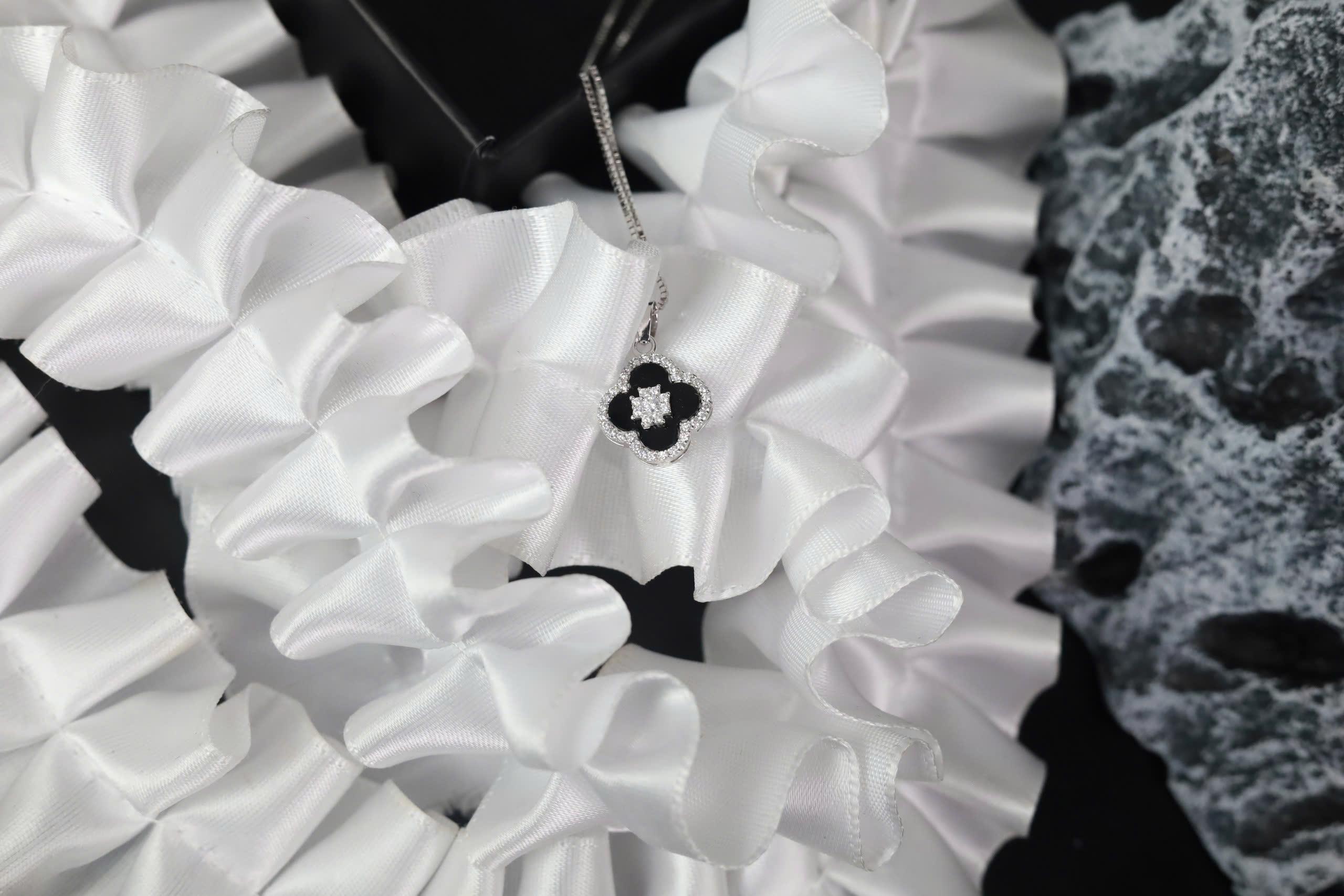 Vòng cổ bạc 4 lá xà cừ đen xi bạch kim_thumbnail_3