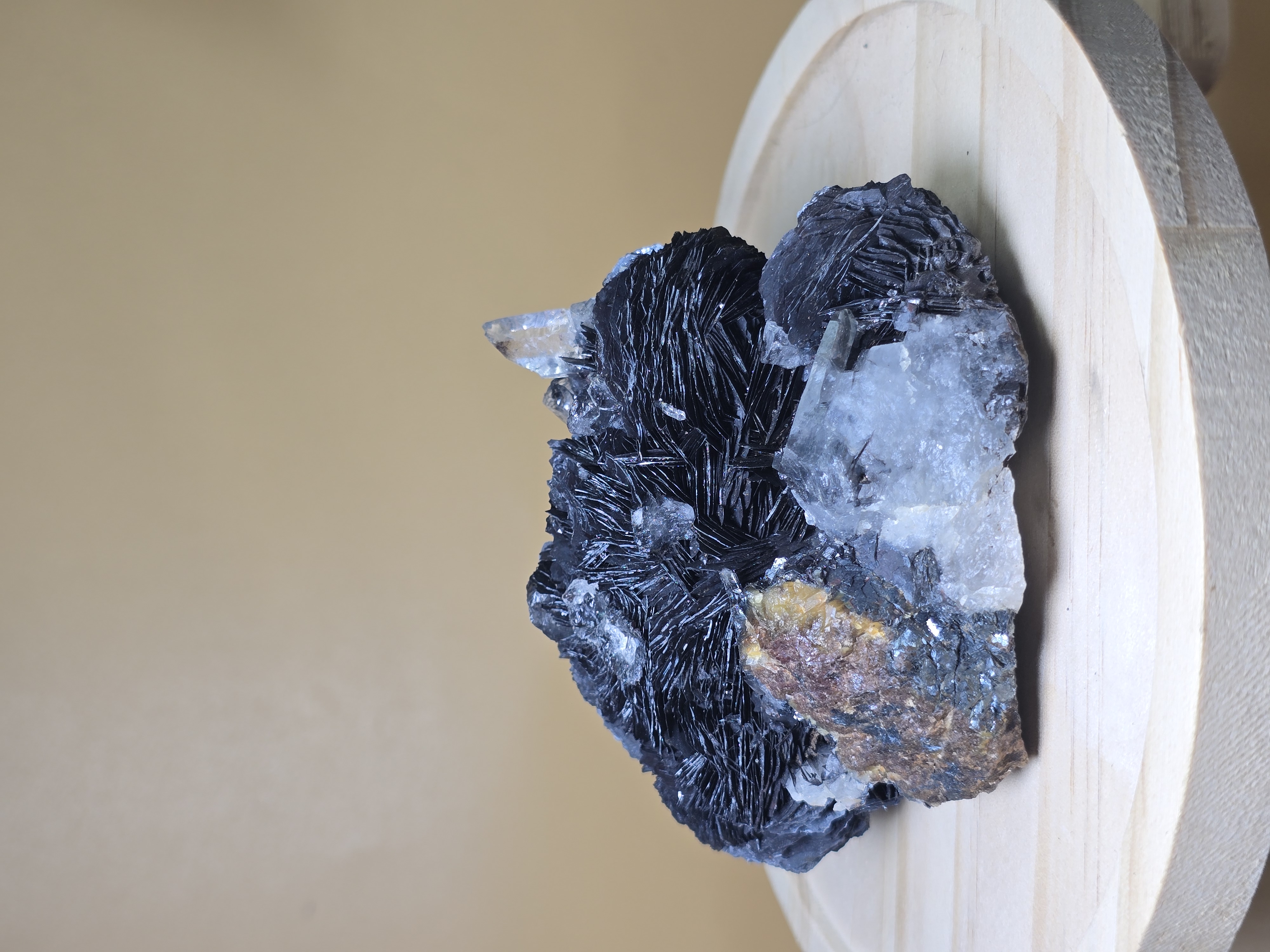 Tinh thể Hematite var. Specularite cộng sinh Thạch Anh – Premium Collection_thumbnail_4