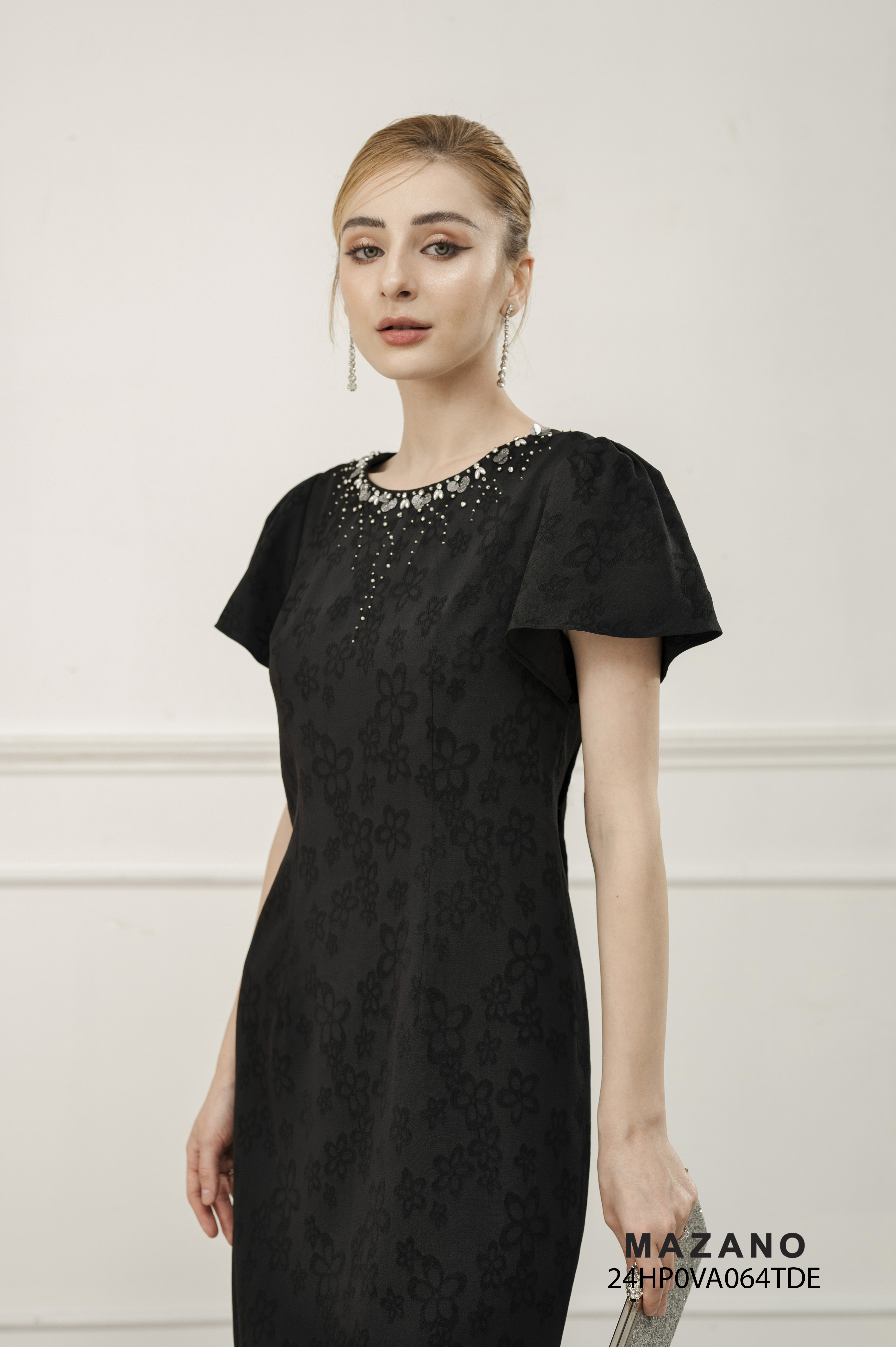 Váy Đầm suông vải thô Gấm mỏng Đính trang trí Cổ tròn vừa Tay ngắn Dài qua gối_thumbnail_3