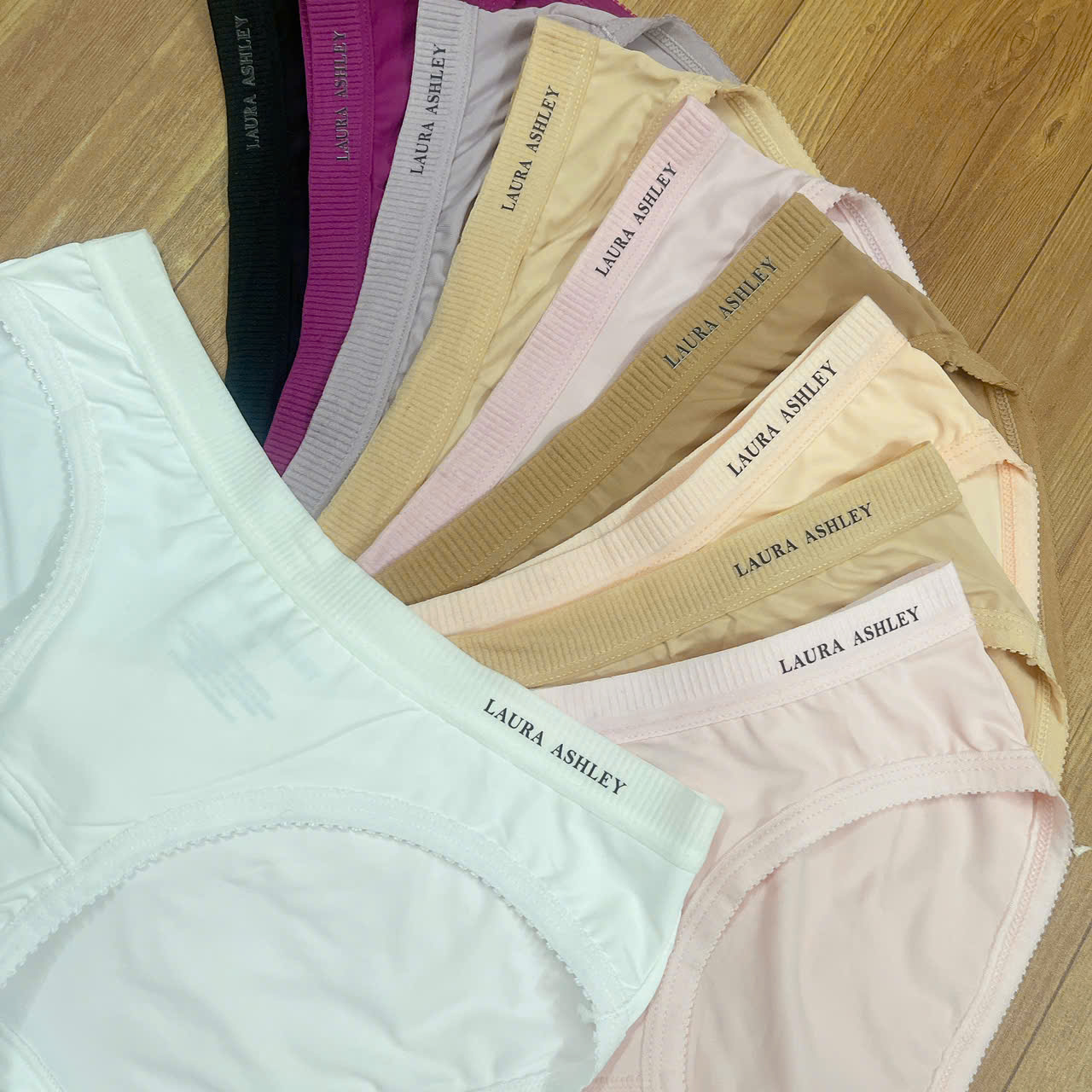 C59 CHIP NU LAURA 5C_thumbnail_5