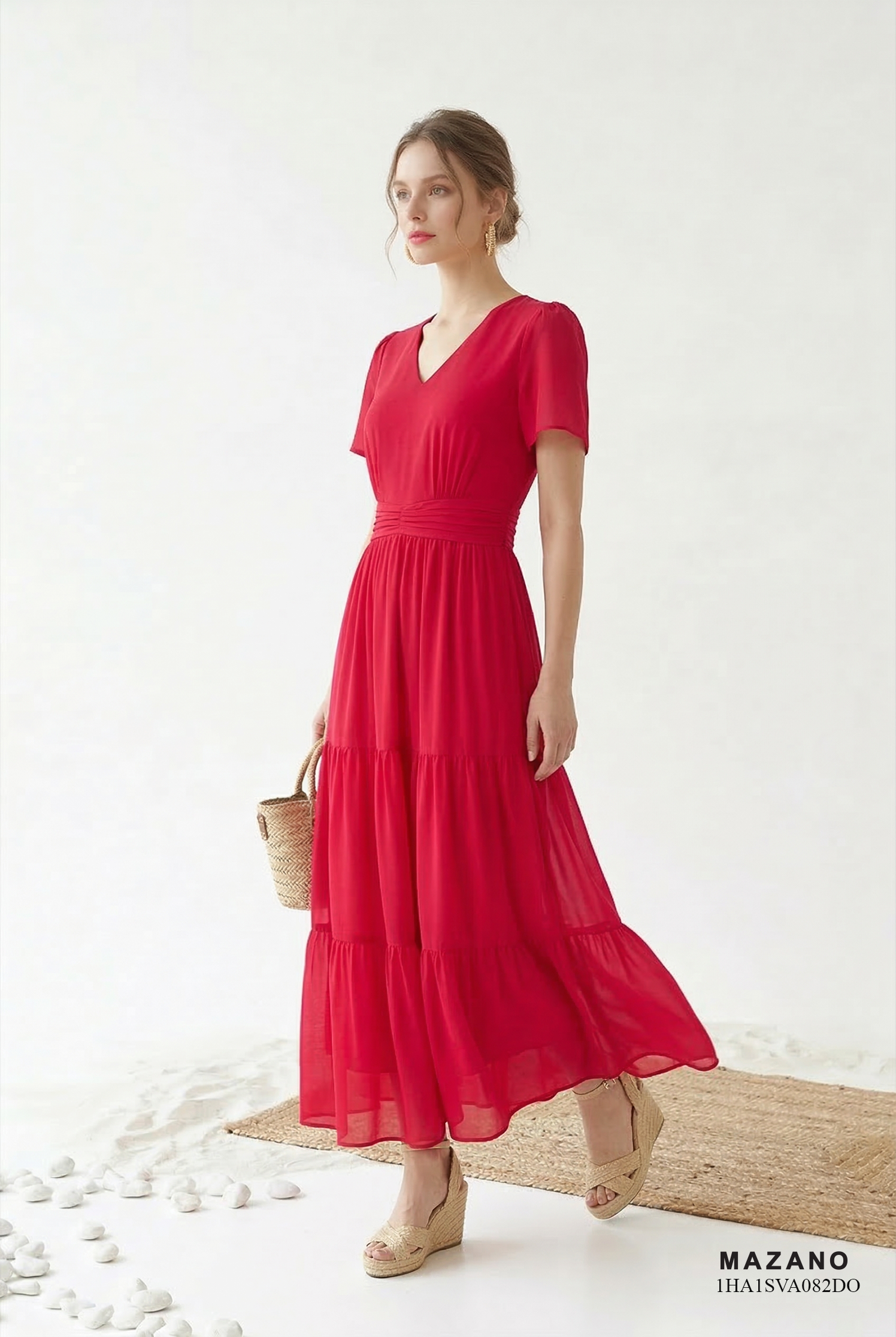 Đầm vải voan chiffon màu đỏ hồng dáng ôm chân rủ tầng cổ V tay ngắn thiết kế MAZANO