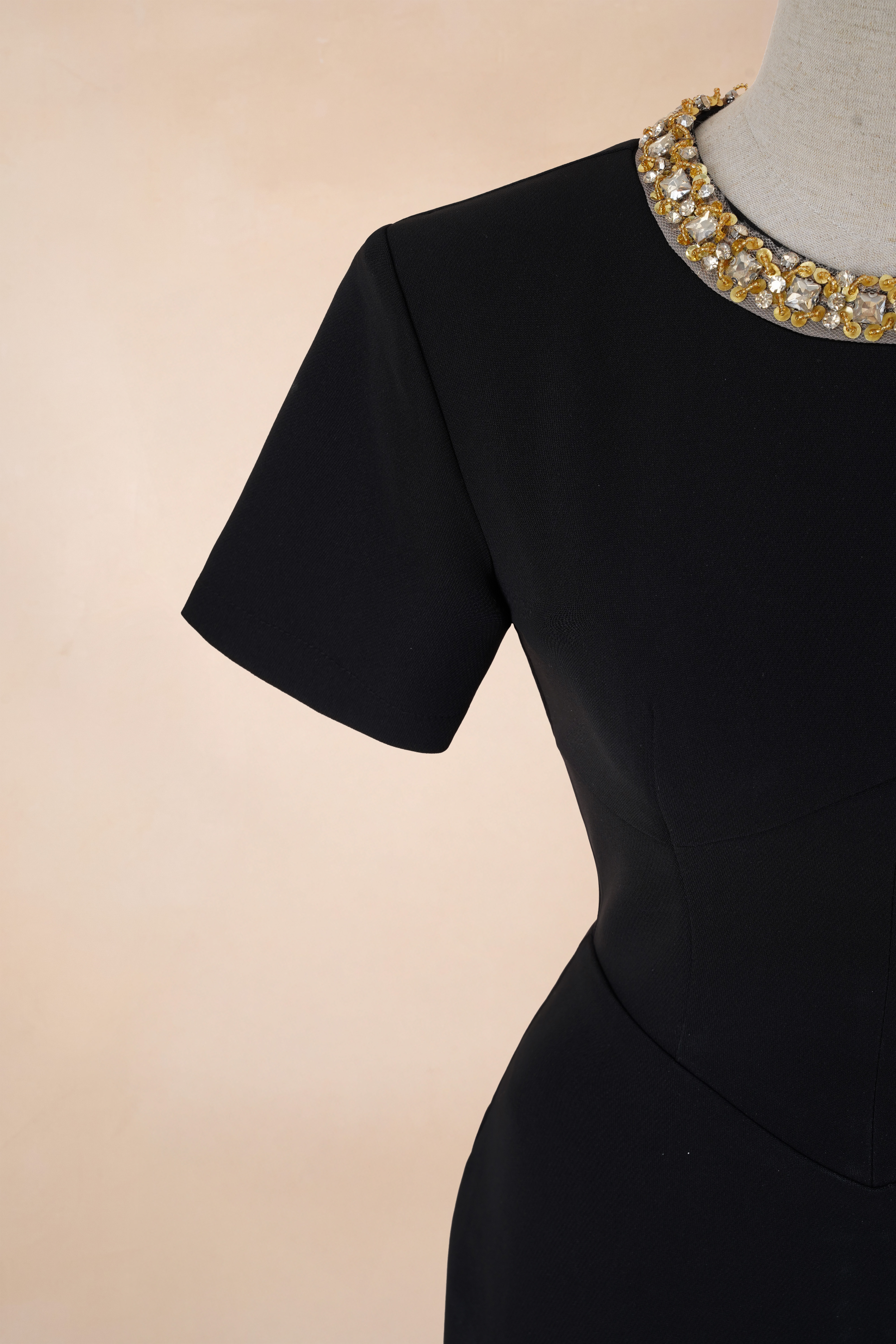 Đầm Bút Chì Trơn Cổ Đá_thumbnail_6