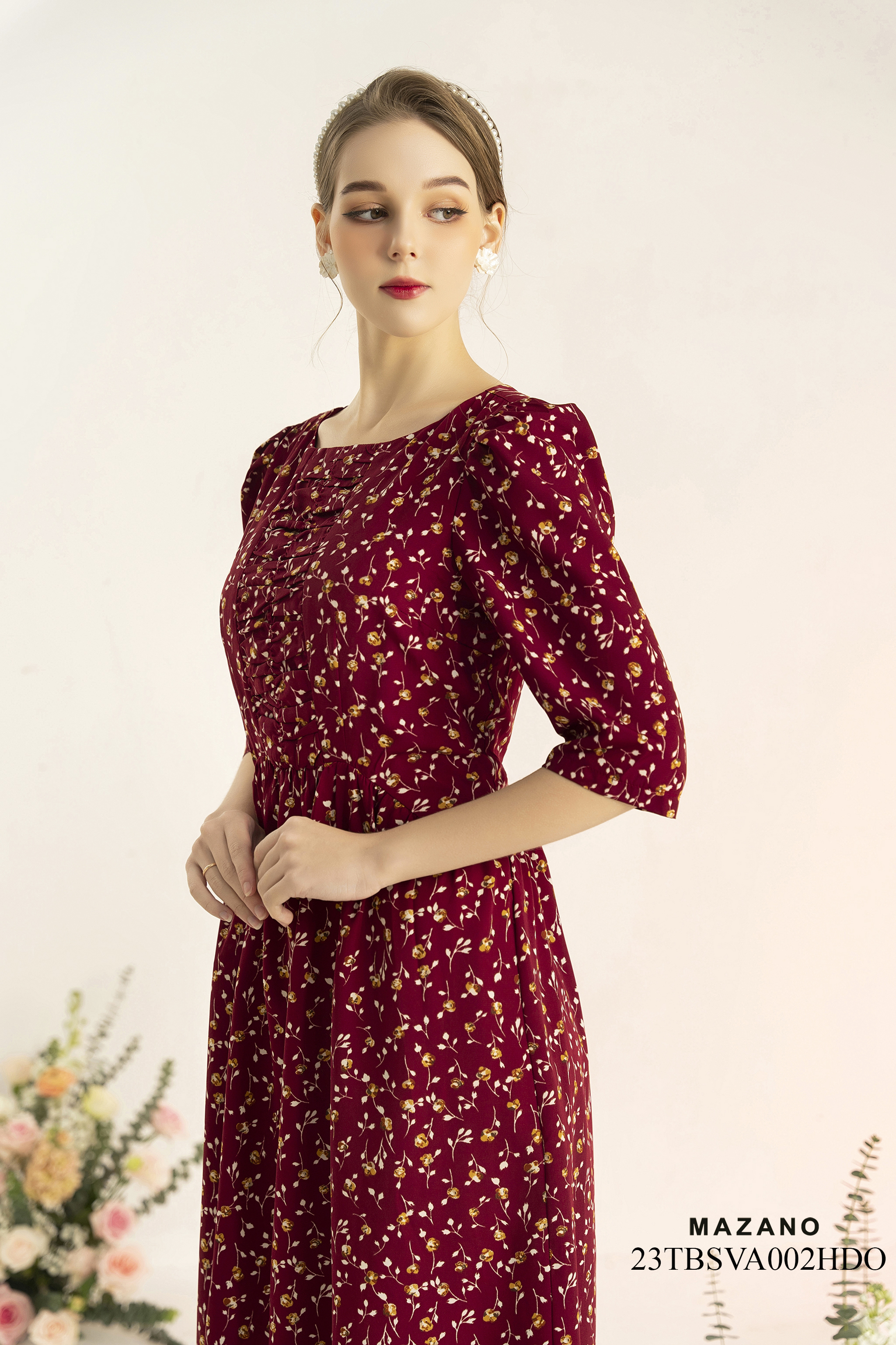 Đầm đỏ đô dáng dài xòe in họa tiết hoa nhí