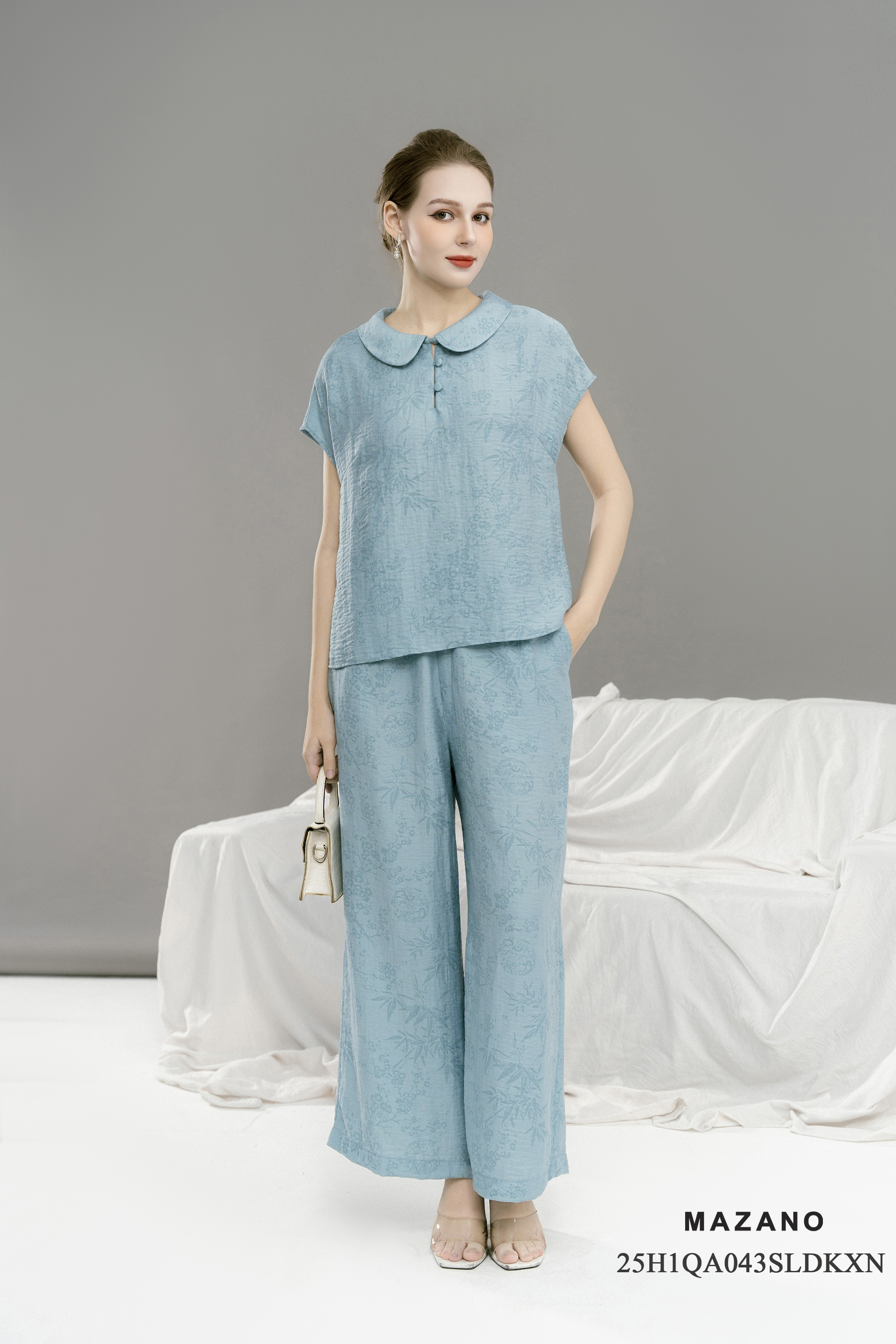 Bộ Quần và Áo suông Vải linen lụa Họa tiết Hoa chìm Xanh ngọc  Cổ có lá Tay ngăn Dài quần tới mắt cá chân