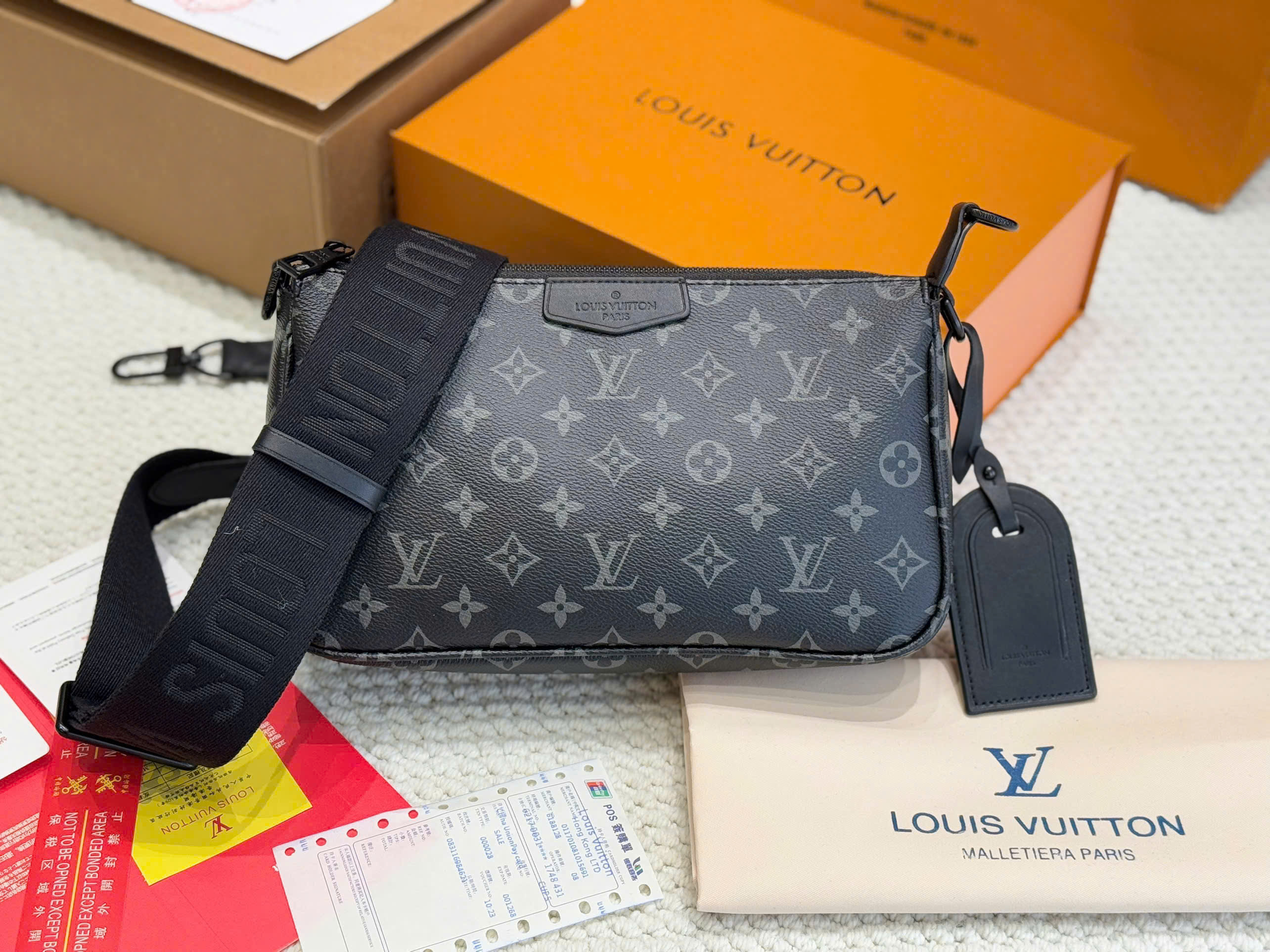 Túi Pochette Accessoire X hoa đen