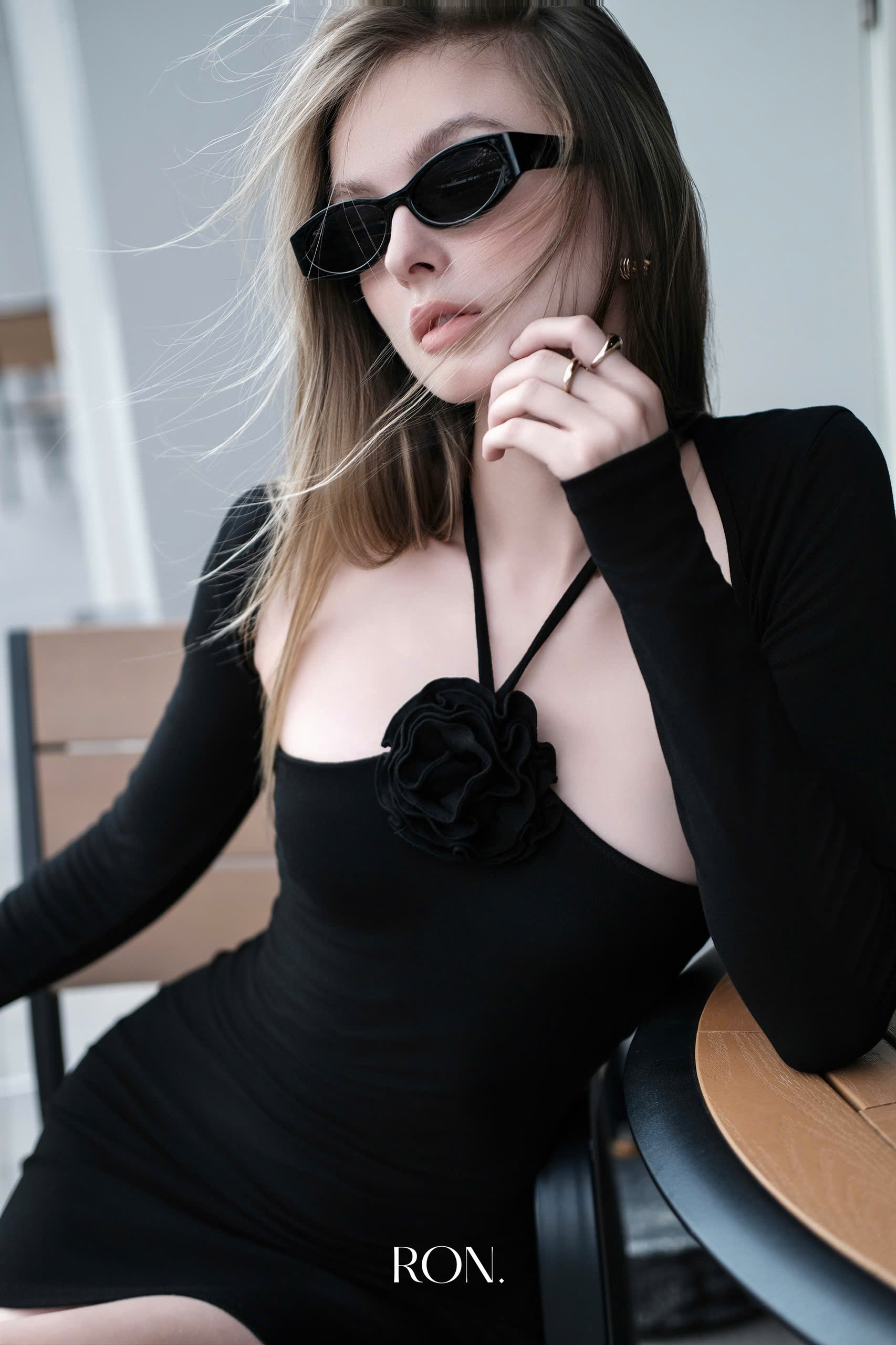 Váy yếm hoa ngực_thumbnail_6