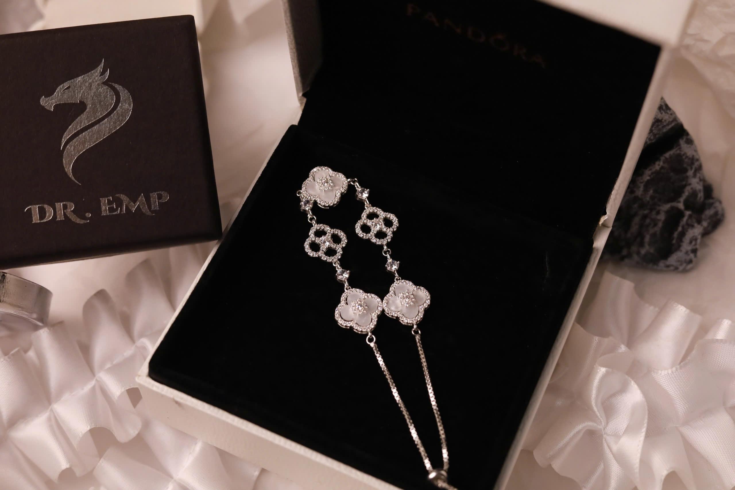 Vòng tay bạc cỏ 4 lá dây rút xi bạch kim xà cừ trắng_thumbnail_3