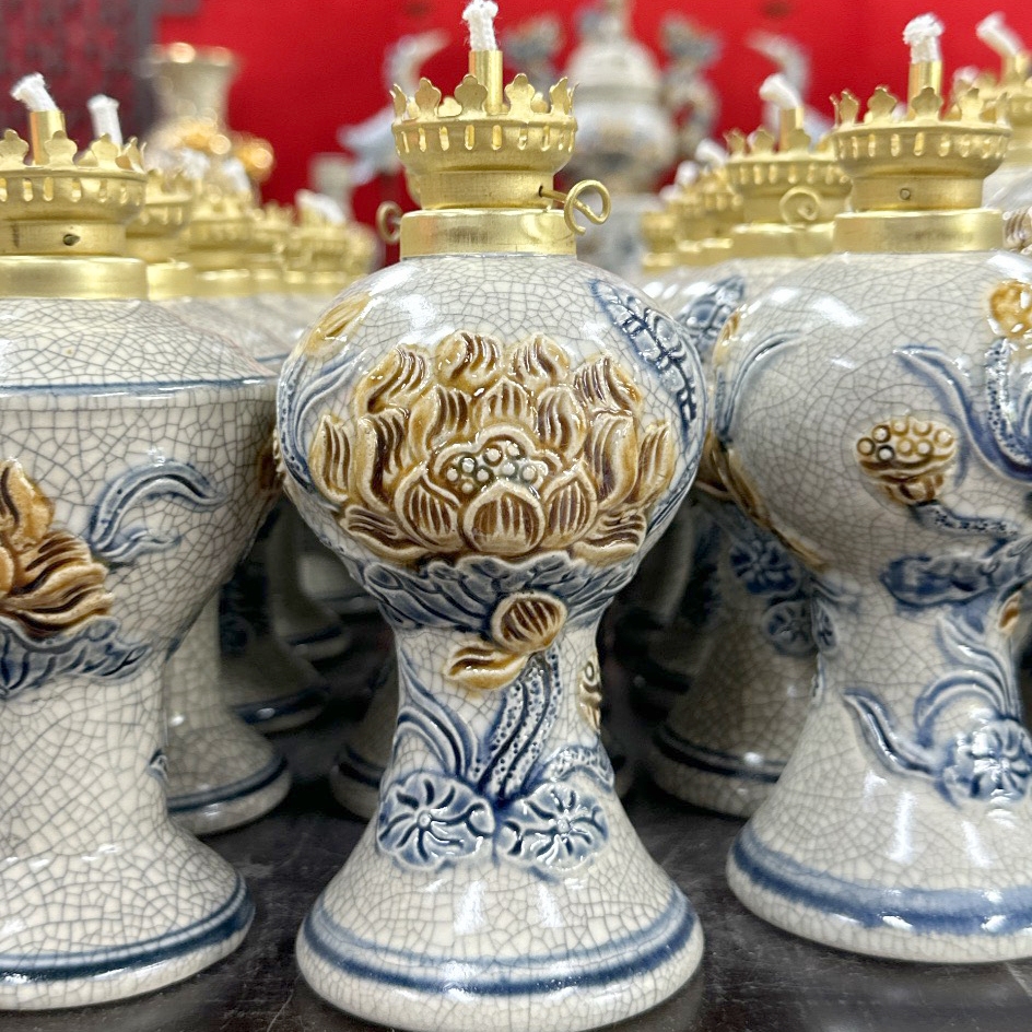 Đèn Thờ Cúng Men Rạn Váy Tròn Rồng - Váy Vuông Sen Bát Tràng - Nghệ nhân Chế Tác_thumbnail_1