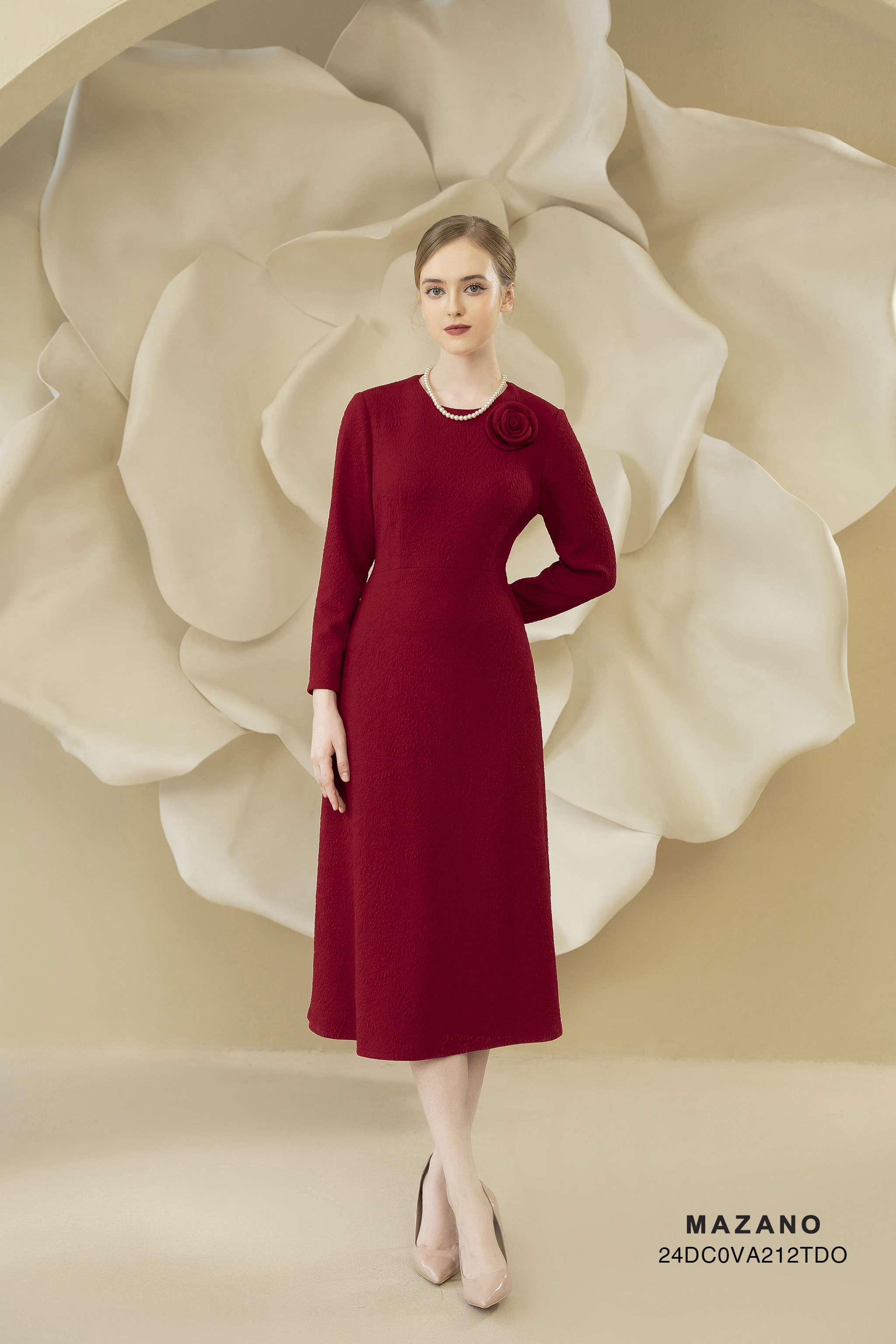 Váy Đầm thân ôm Vải dạ len Đính hoa cuốn trên ngực Cổ tròn Tay dài Dài ngang bắp chân_thumbnail_5