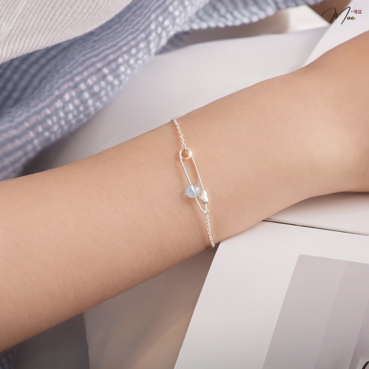 LT645 - Lắc tay safety pin xỏ đá tự nhiên (có nơ/không nơ)