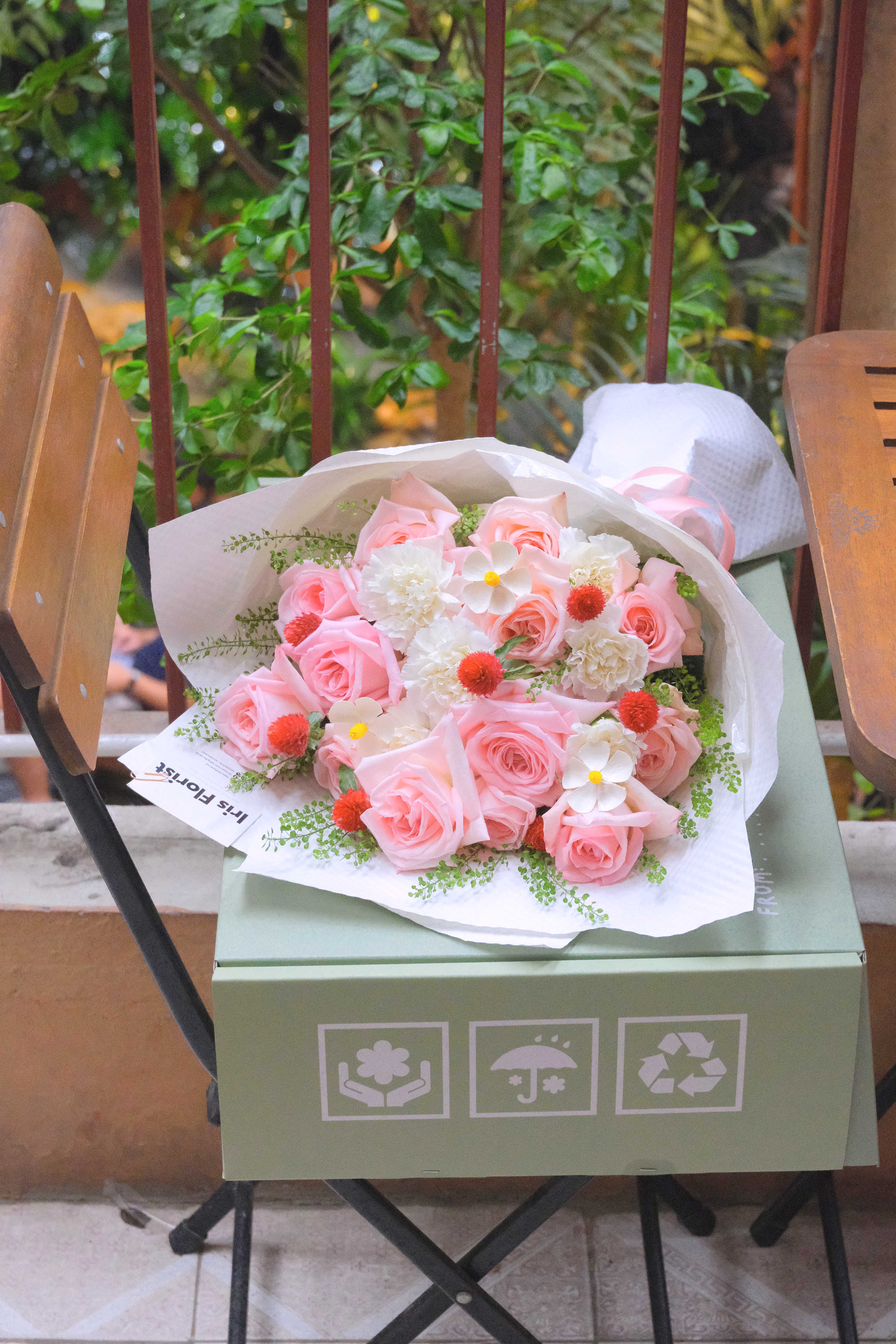 FS BOX - Bó hồng Ohara mix cúc bách nhật (set kèm hộp)