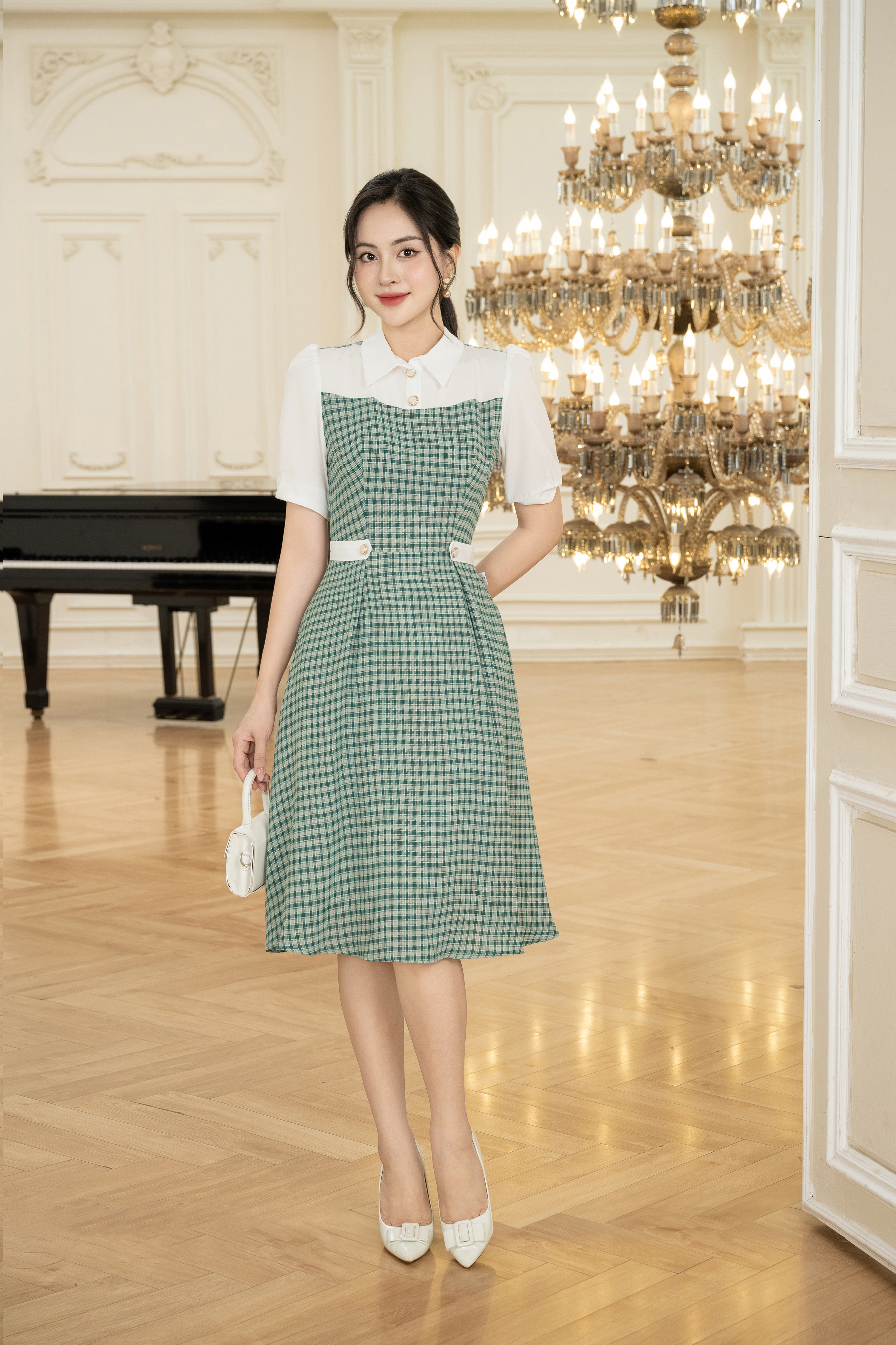 Đầm xoè kẻ xanh phối cổ trắng_thumbnail_2