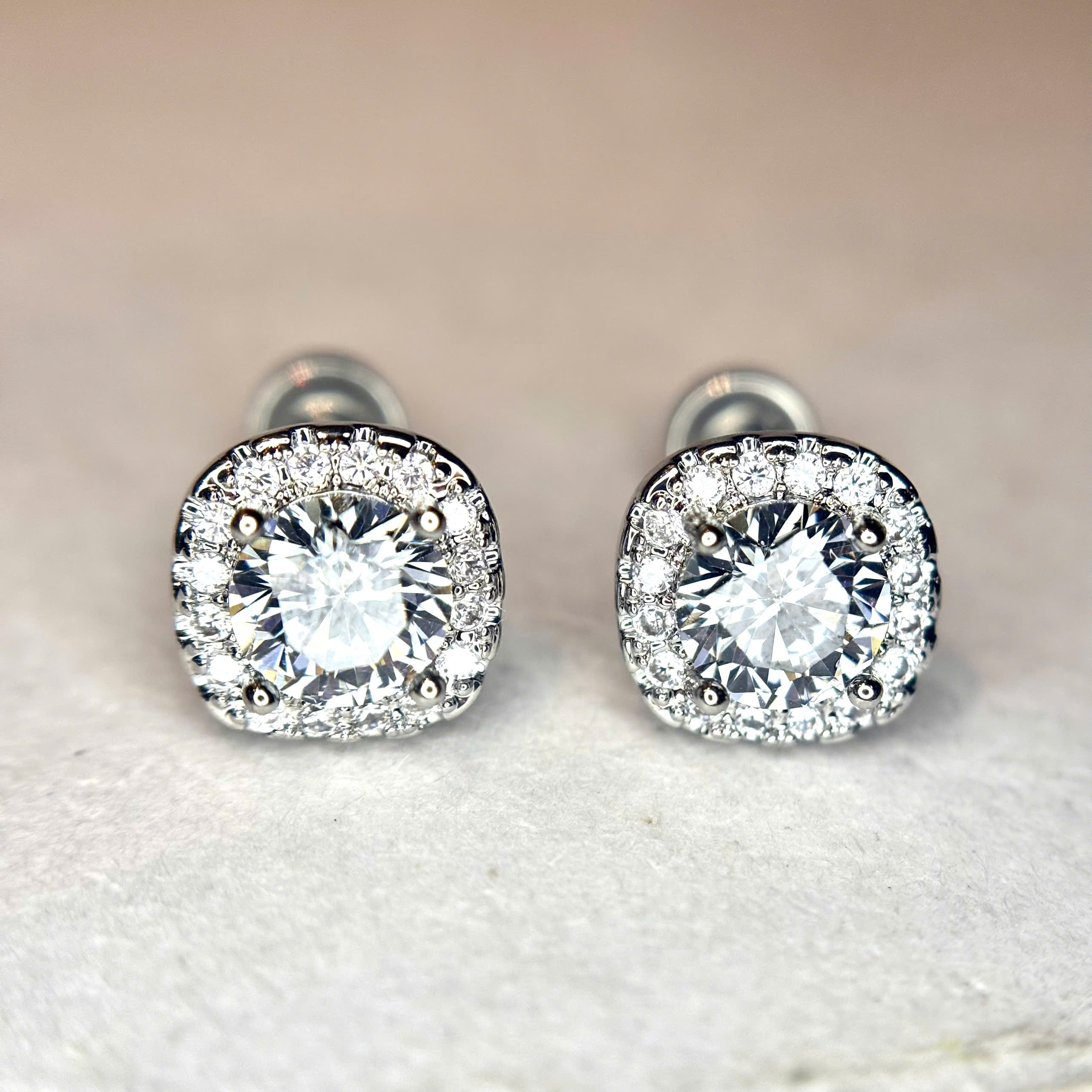 Khuyên kiểu đá xanh hợp kim vuông bi vặn_thumbnail_1