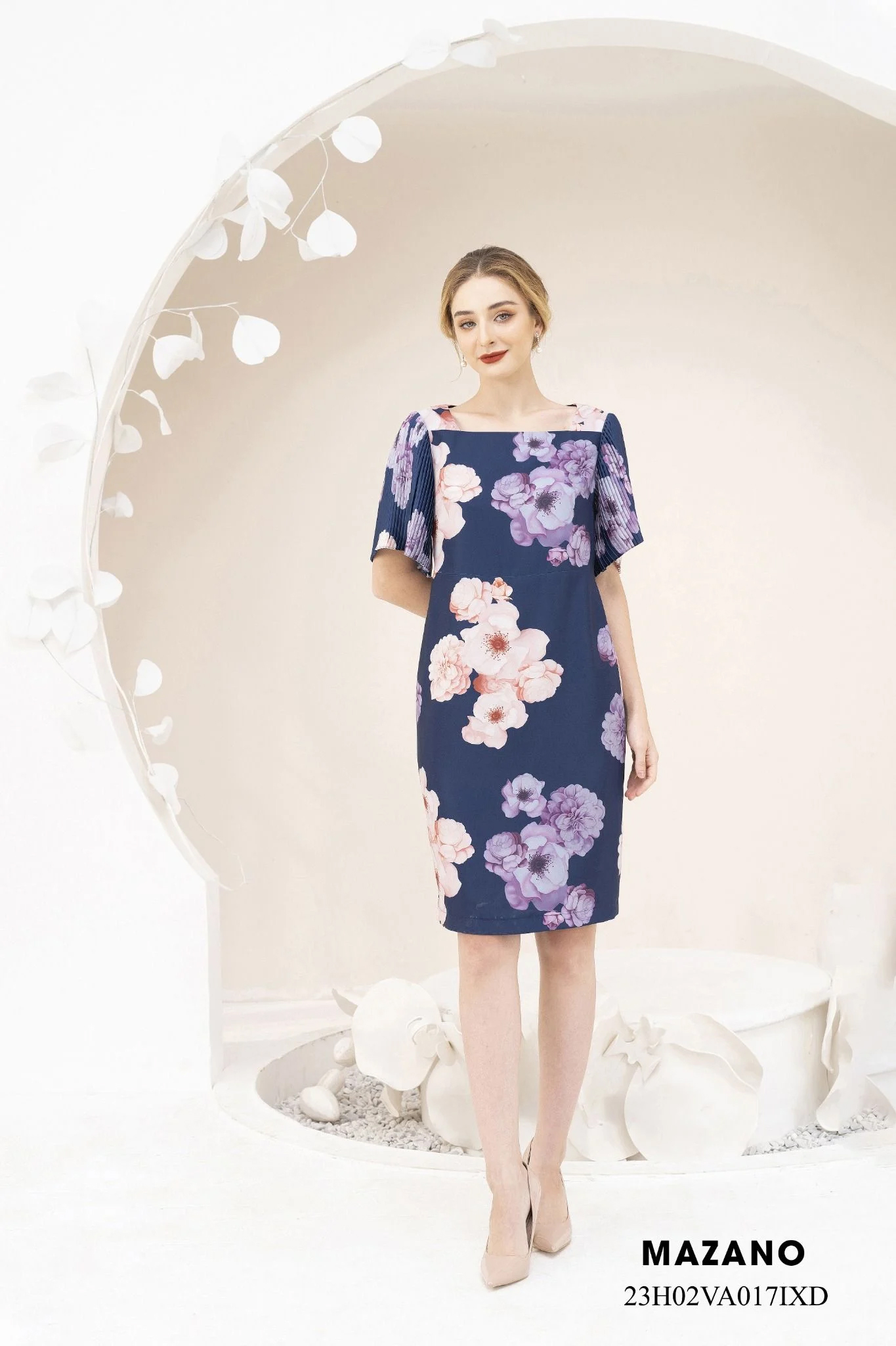 Đầm suông phối tay dập ly họa tiết in hoa 3D bố cục