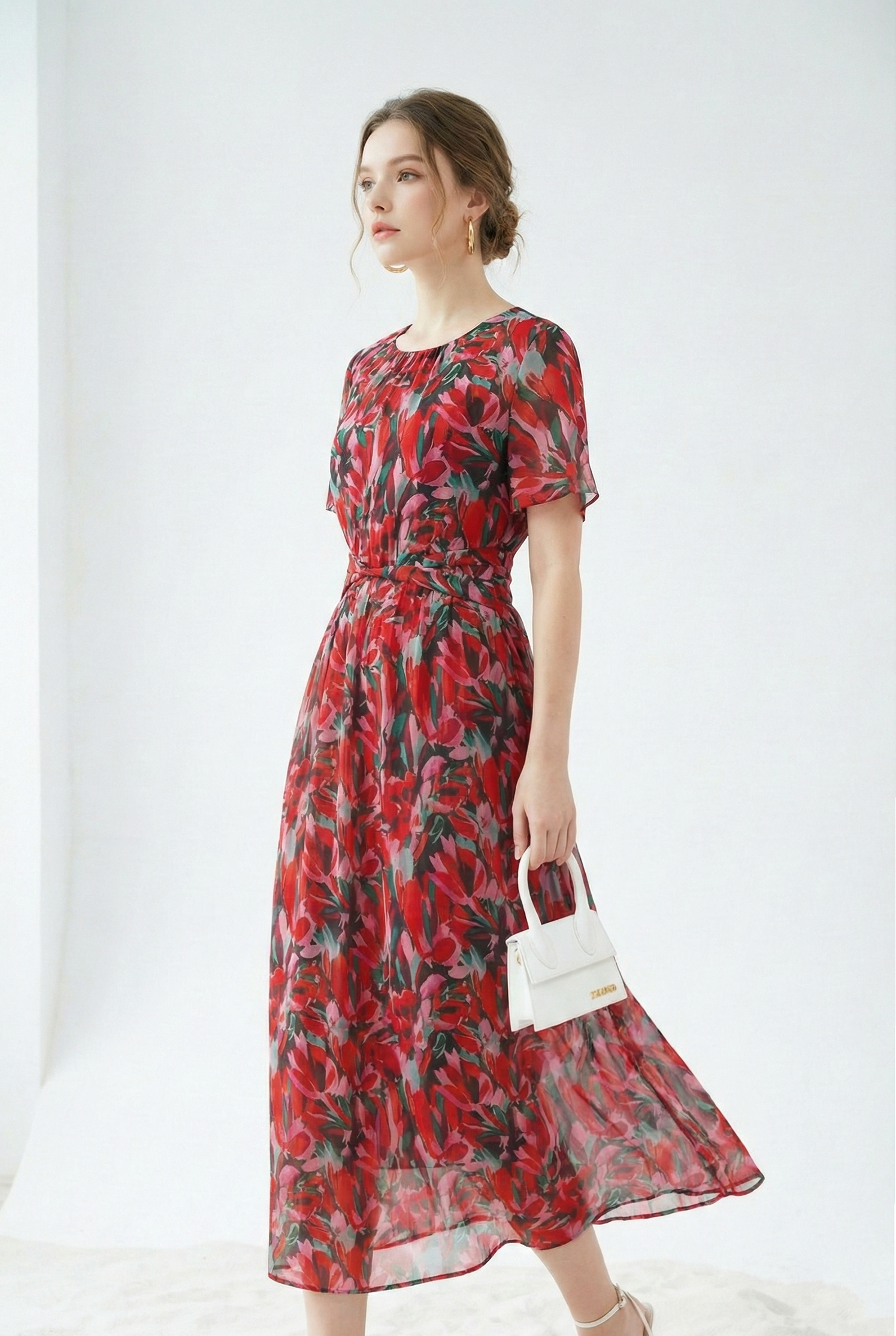 Đầm maxi vải voan chiffon đỏ in họa tiết cách điệu dáng ôm chân rủ cổ tròn tay ngắn thiết kế MAZANO