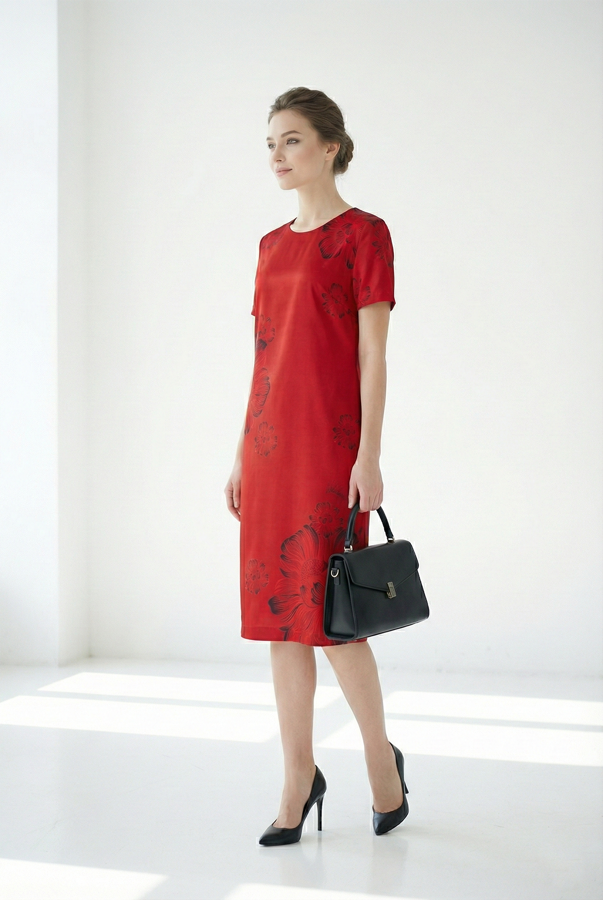 Đầm vải lụa đỏ in hoa cách điệu dáng suông cổ tròn tay ngắn thiết kế MAZANO