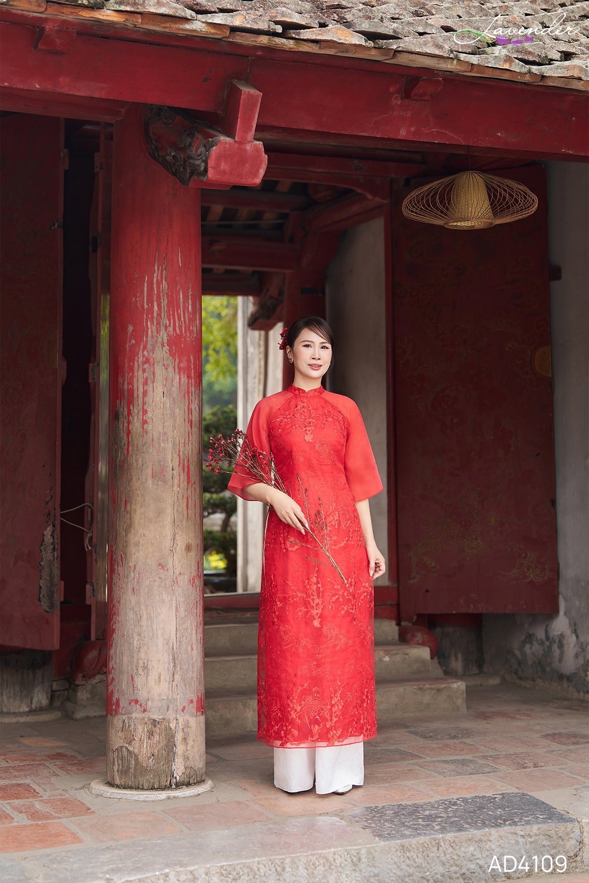 Áo dài tơ thêu hoa màu đỏ AD4109 _thumbnail_3