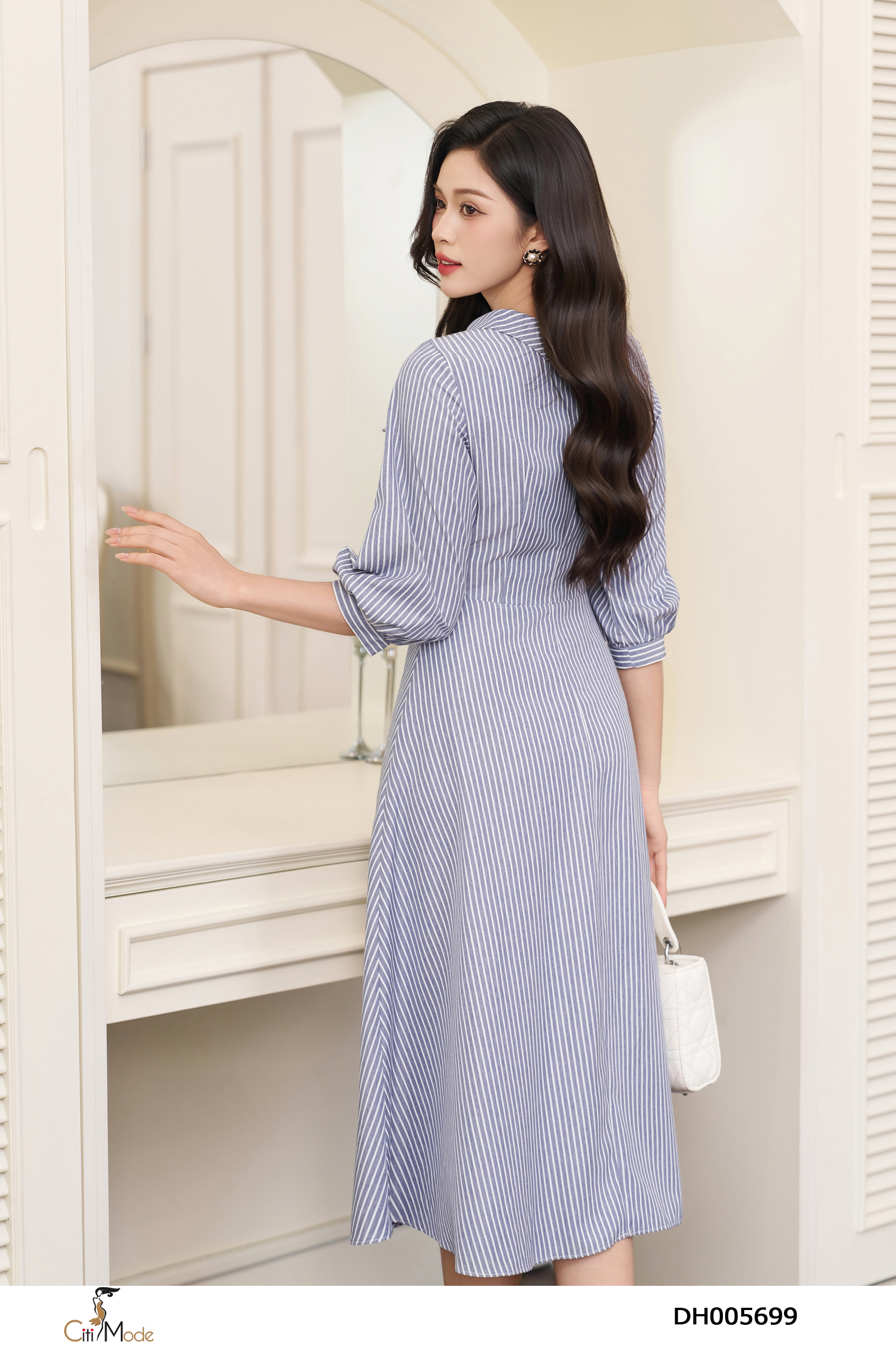 Đầm xòe kẻ xanh tay lỡ cổ đức đai eo