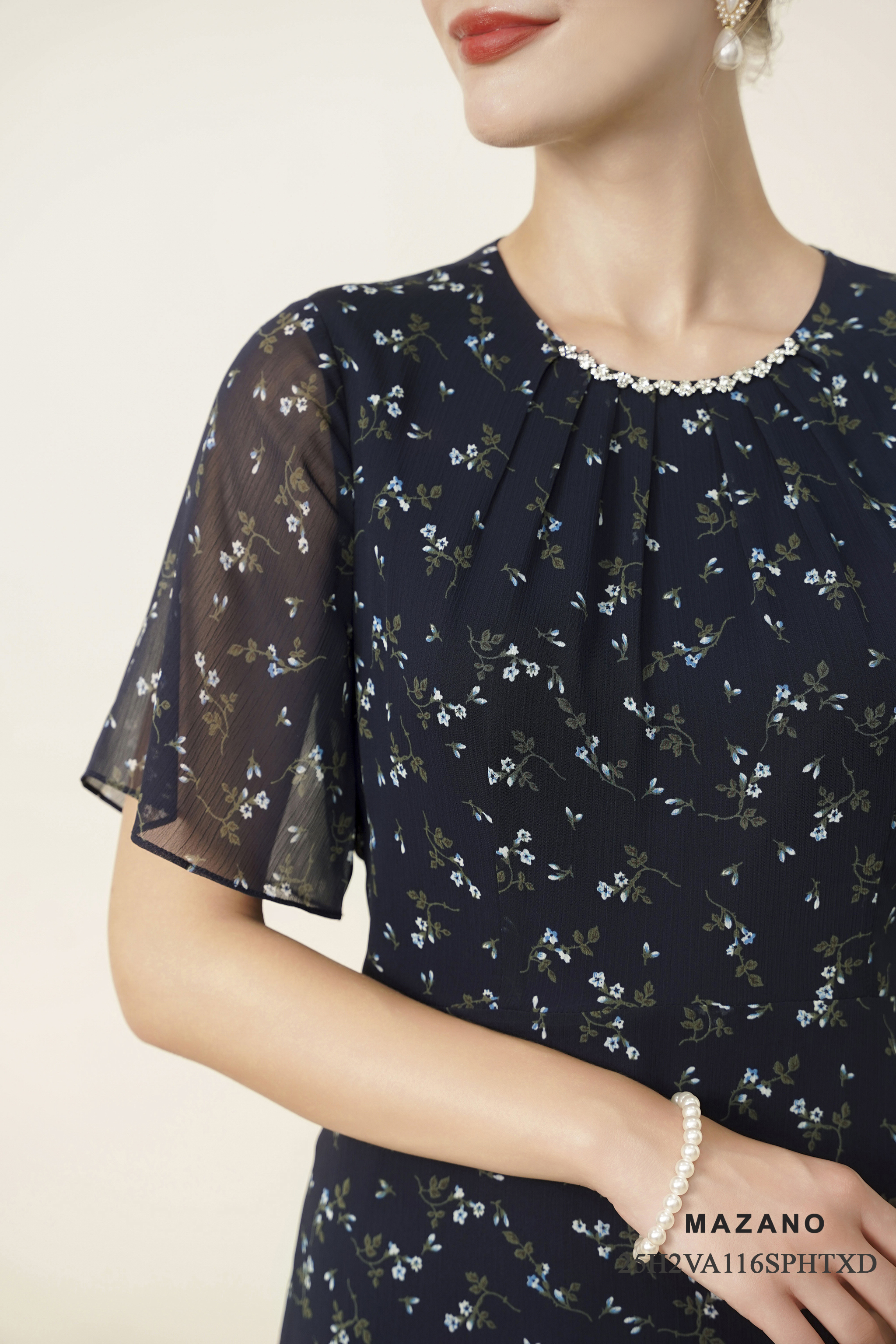 Váy Đầm Ôm Vải chiffon Hoạ tiết hoa nhí Cổ tròn Đính đá thủ công Tay ngắn Dài qua bắp chân_thumbnail_3