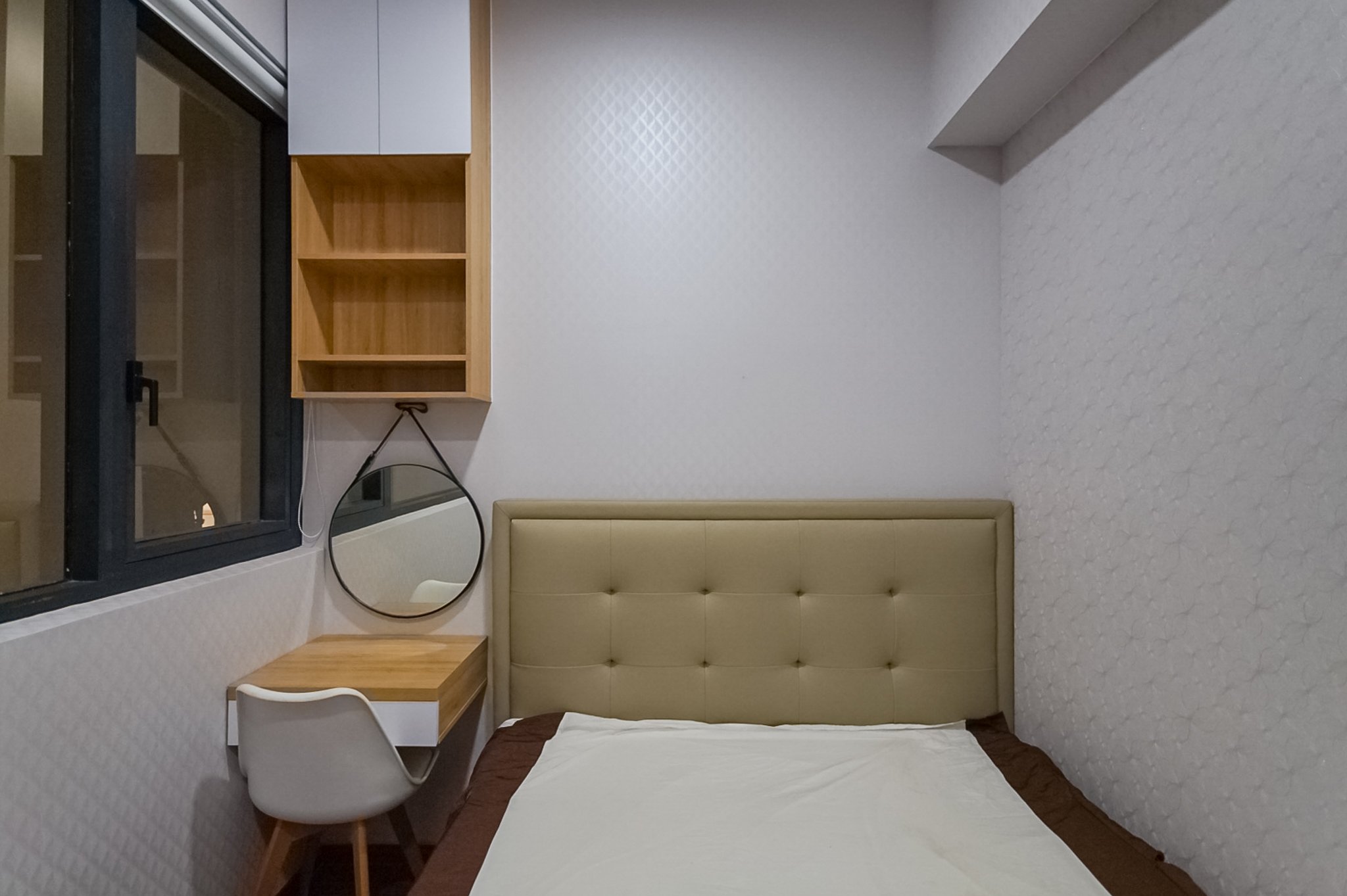 Cho thuê căn hộ 2 phòng ngủ, view sông SG thoáng mát mà giá cực rẻ_thumbnail_1