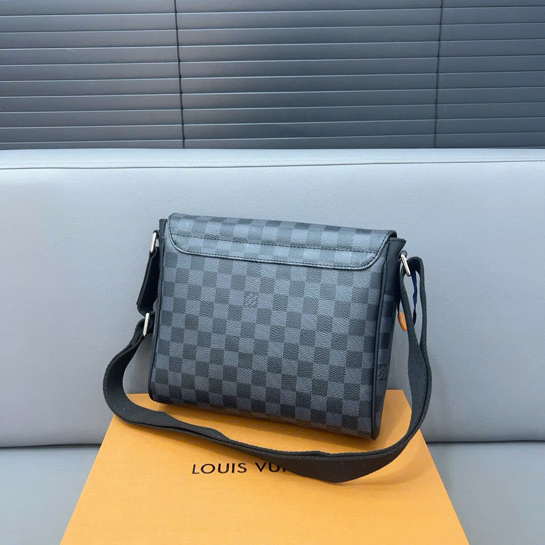 Túi đeo chéo nam Louis Vuitton District PM Damier Graphite Canvas_thumbnail_2