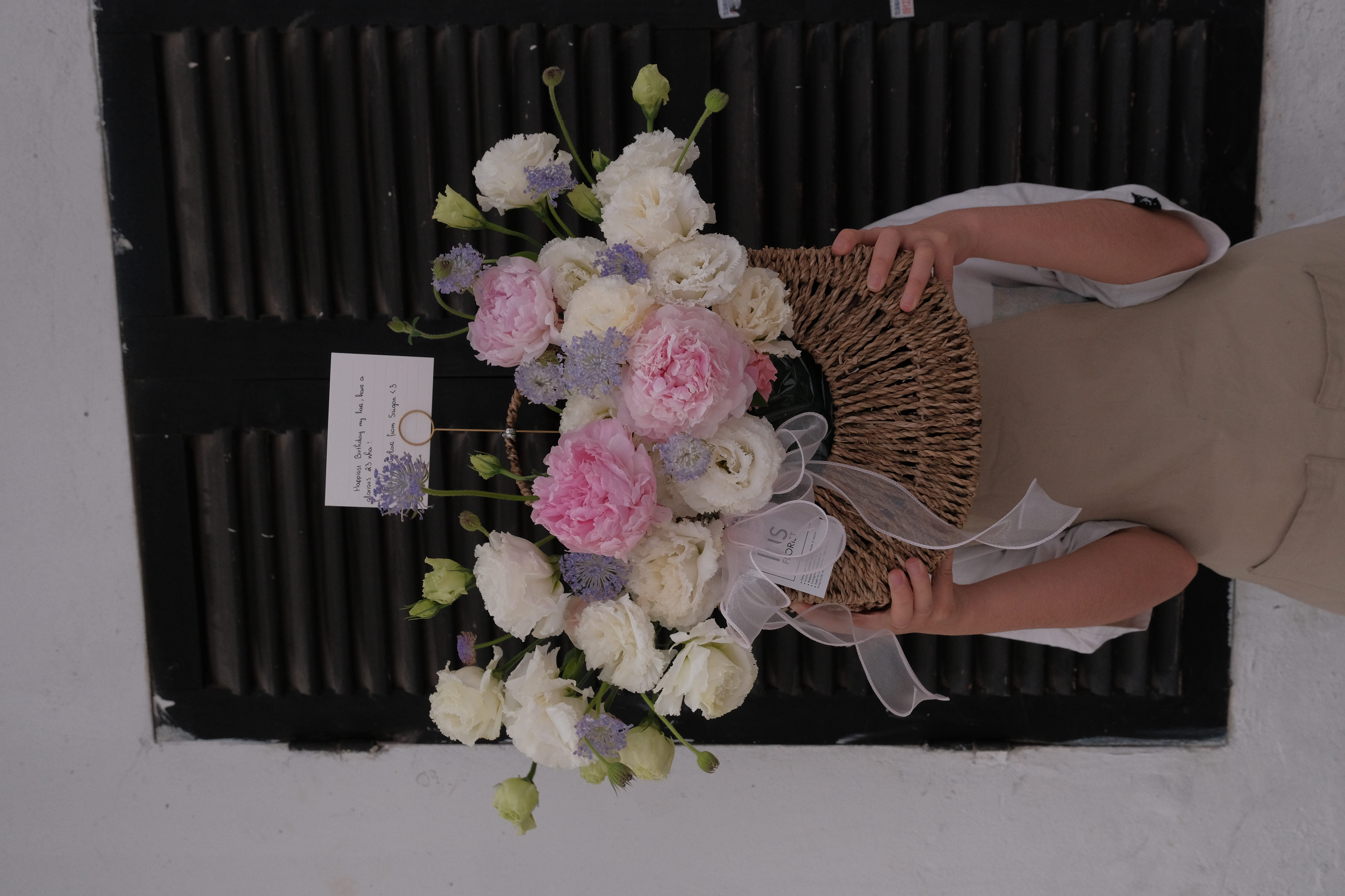 Giỏ hoa Peony bán nguyệt