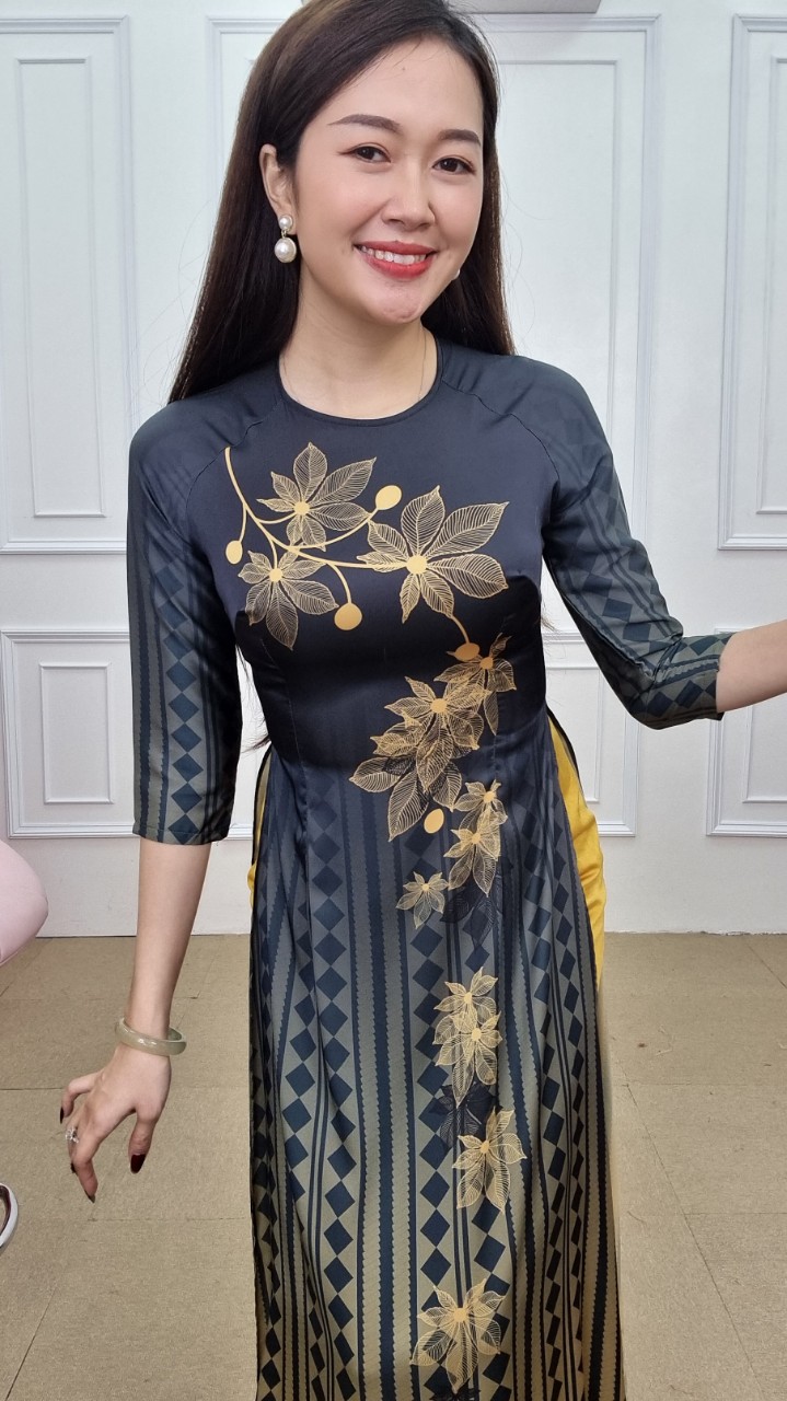 A2042 áo dài lụa pháp tròn lỡ nền đen cành lá vàng sọc thổ cẩm_thumbnail_1